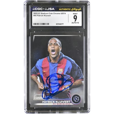 Carte autographiée de Patrick Kluivert (Barcelone) 2022-23 Topps Stadium Club Chrome UEFA n° 95, authentifiée CGC 9/10