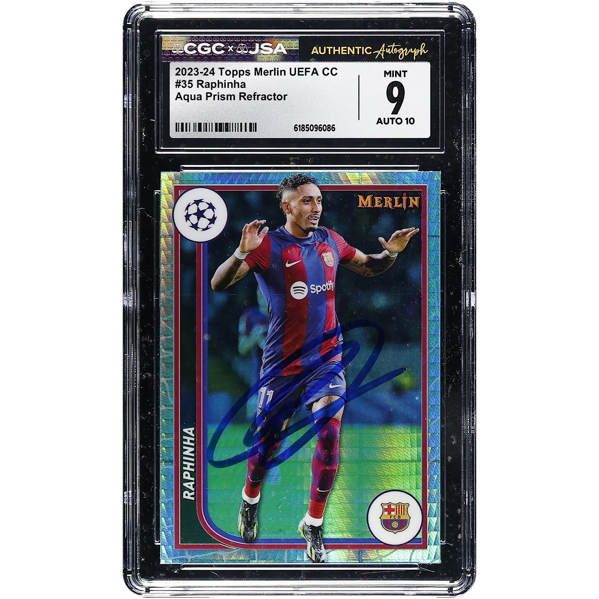 Carte Raphinha Barcelone autographiée 2023-24 Topps Merlin UEFA CC Aqua Prism Refractor n° 35, authentifiée CGC 9/10