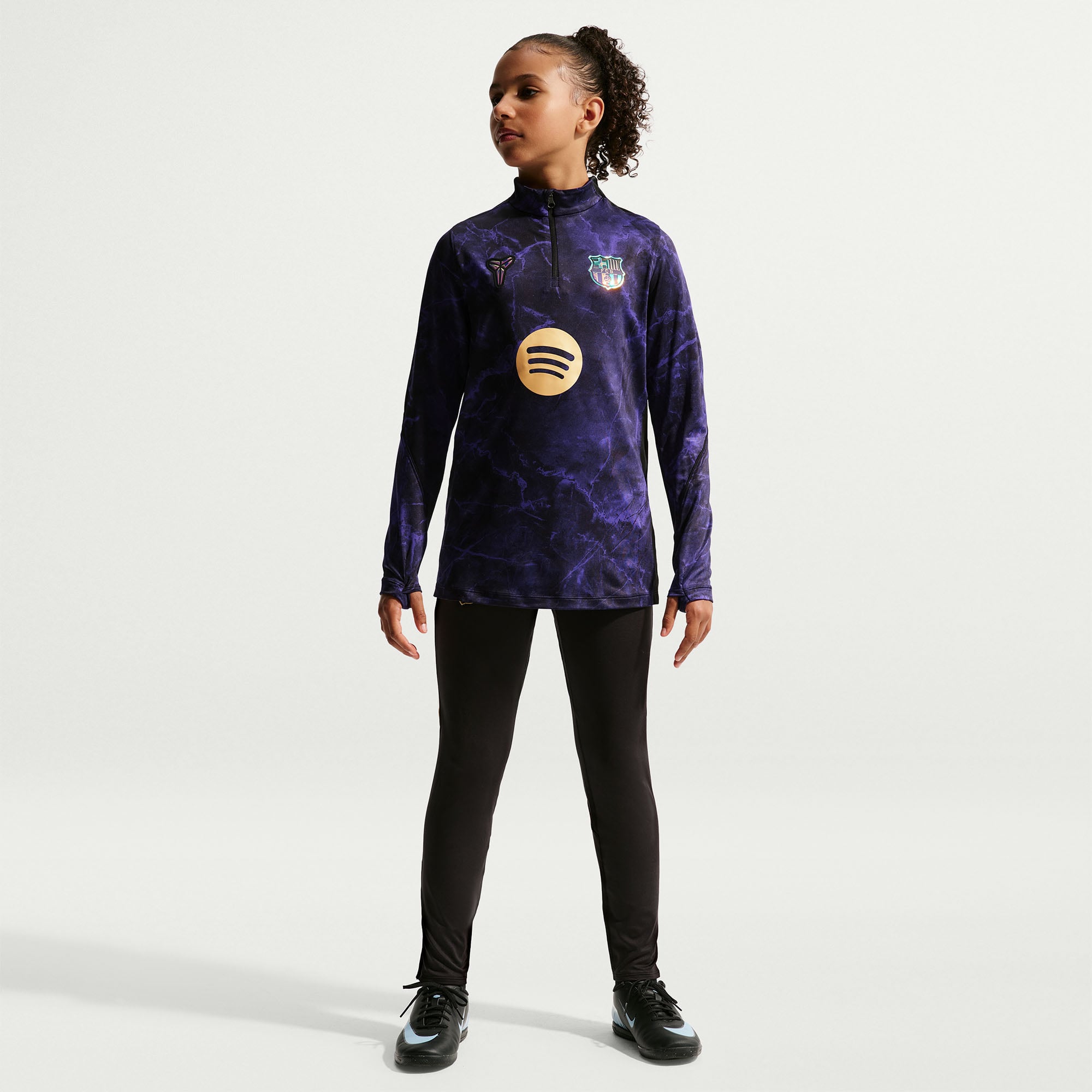 Maillot Nike FC Barcelone extérieur Strike Drill Dri-FIT noir pour enfant (saison 2026/27) à col zippé