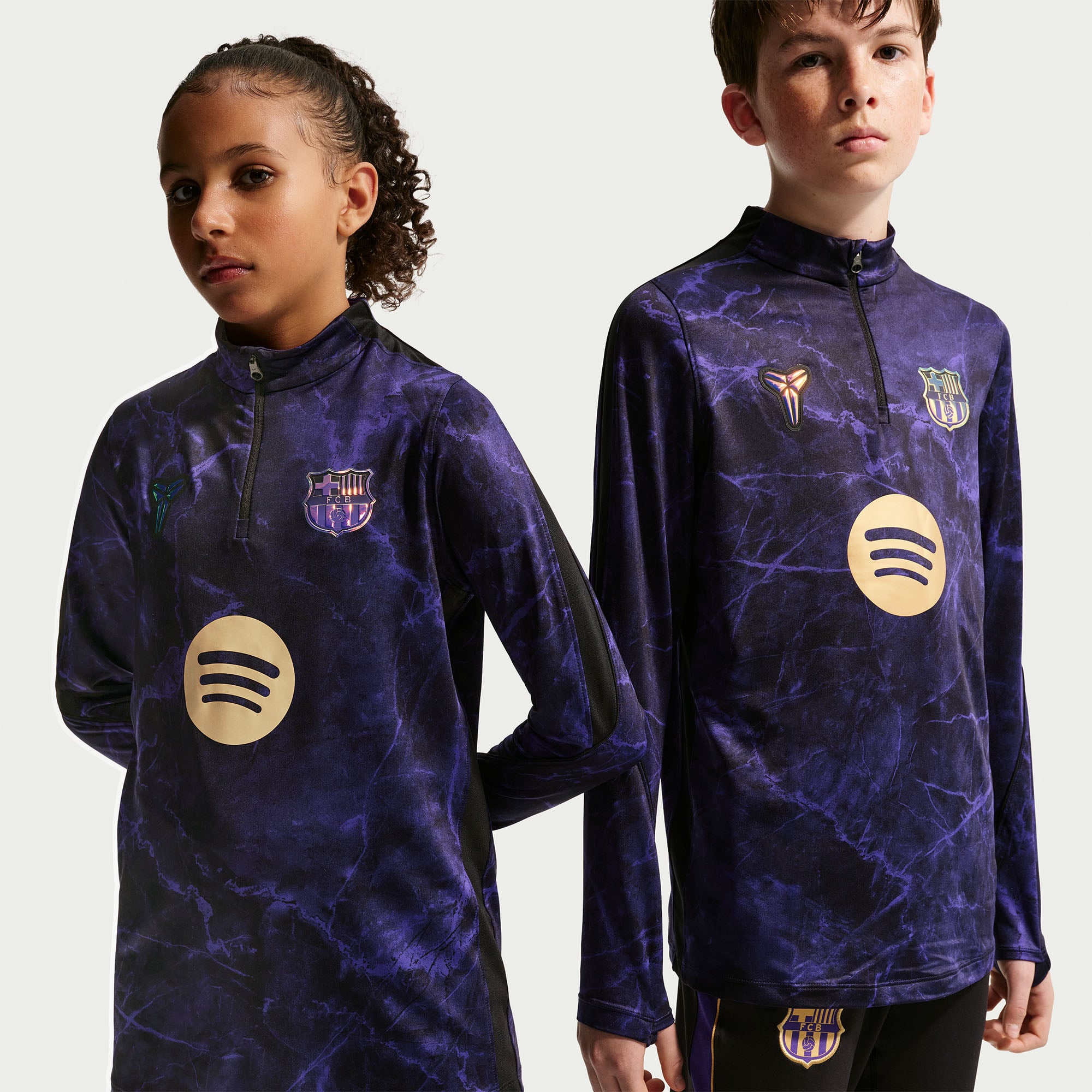 Maillot Nike FC Barcelone extérieur Strike Drill Dri-FIT noir pour enfant (saison 2026/27) à col zippé