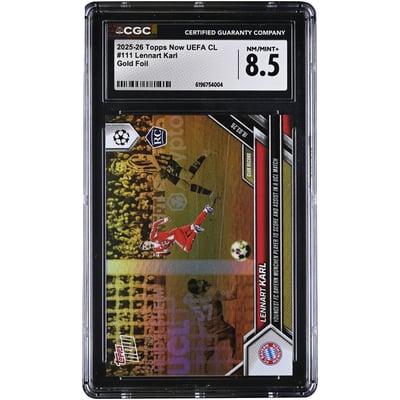 Lennart Karl Bayern Munich 2025-26 Topps Now UEFA CL Plus jeune joueur du FC Bayern Munich à avoir marqué et fait une passe décisive lors d'un match de Ligue des Champions, feuille d'or n° 111/50, authentifiée CGC, carte recrue 8.5