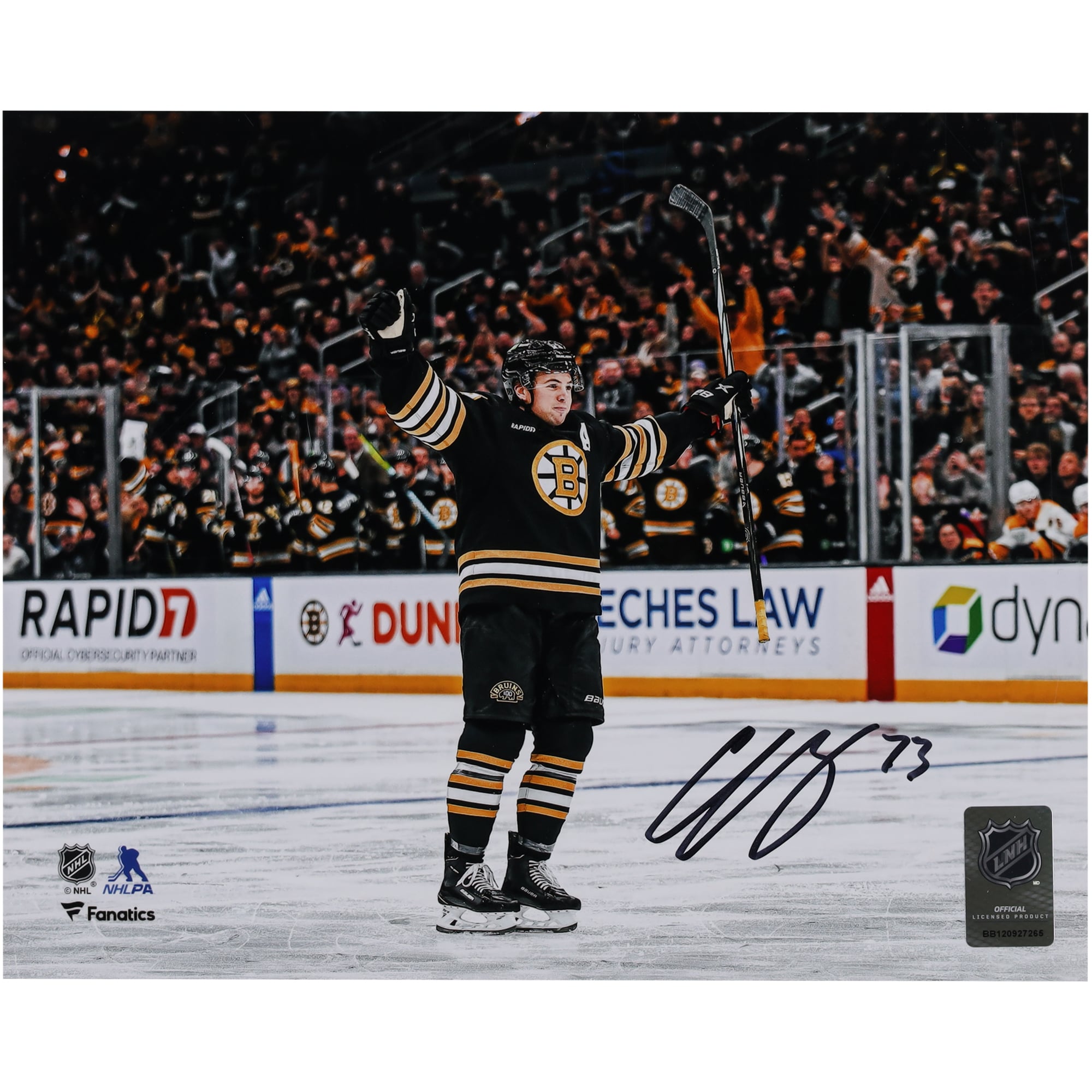 Maillot noir autographié de 8" x 10" de Charlie McAvoy pour le 100e anniversaire des Bruins de Boston, photo de célébration