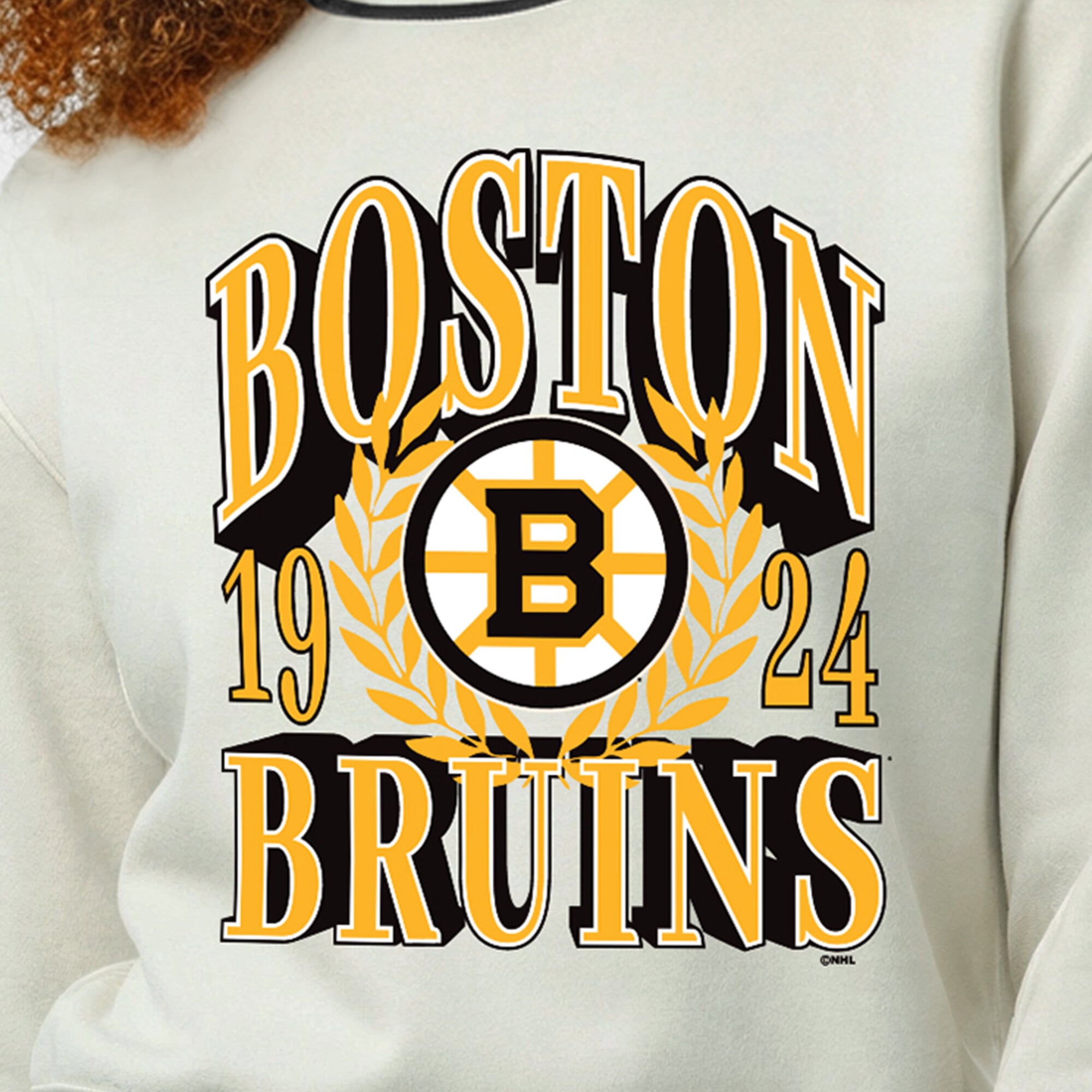 Sweat-shirt Champion crème pour femme, motif Bold Laurels des Boston Bruins, en fil tissé inversé.