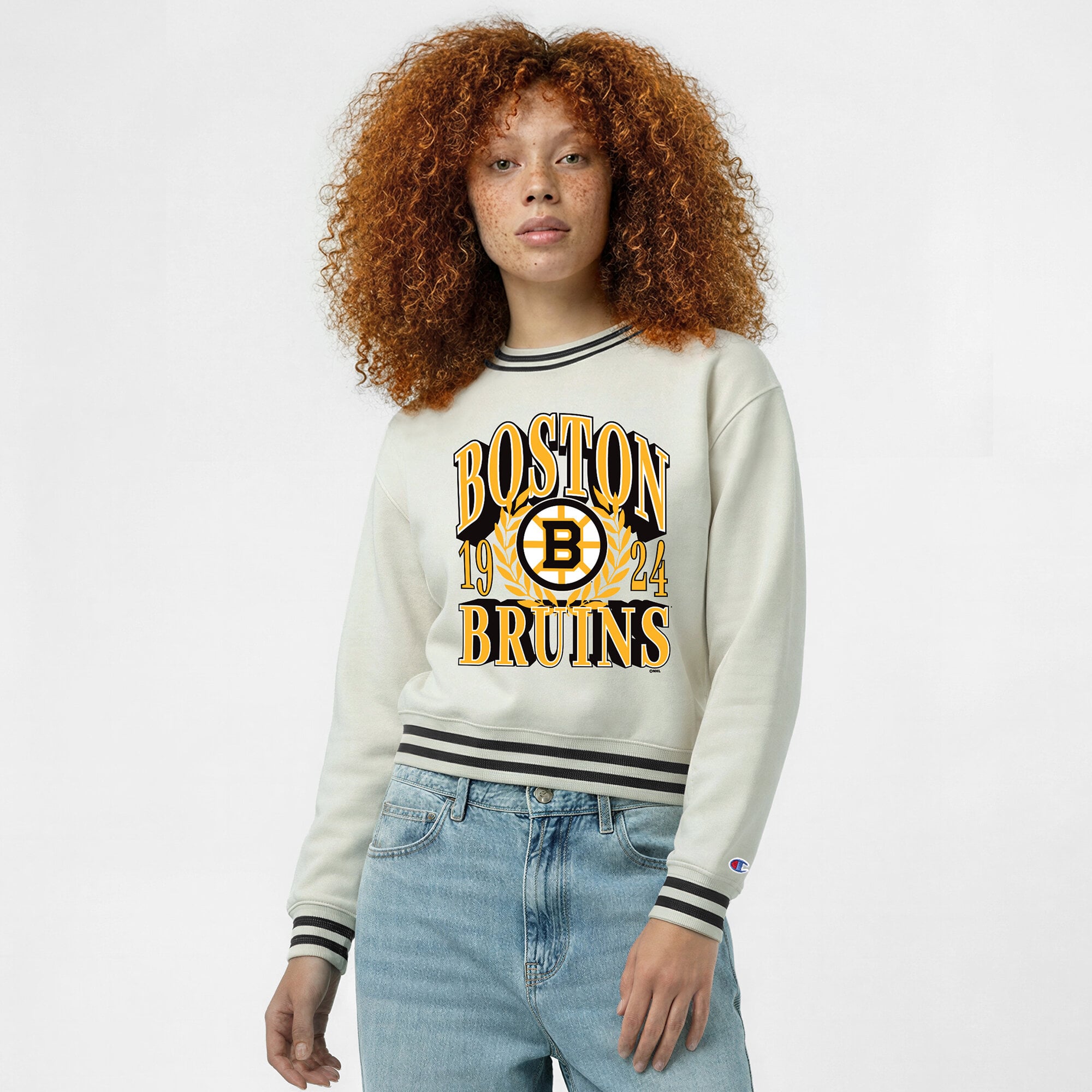 Sweat-shirt Champion crème pour femme, motif Bold Laurels des Boston Bruins, en fil tissé inversé.