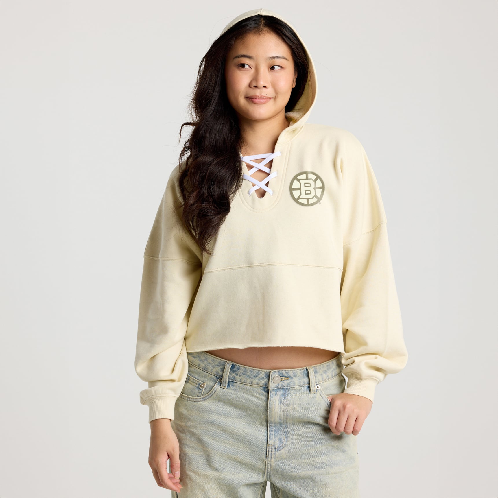 Sweat à capuche court lacets Fanatics Cream Boston Bruins pour femme