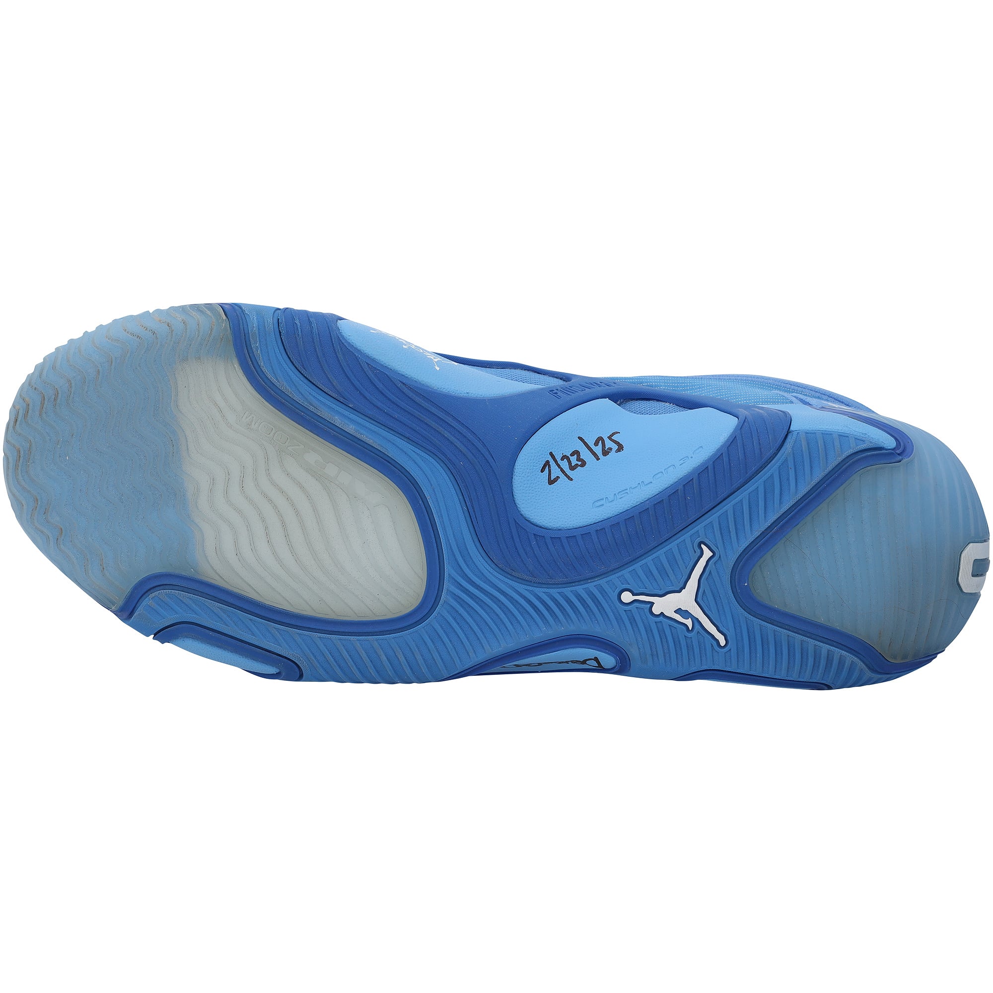 Chaussures Jordan bleues autographiées portées par Jayson Tatum (Boston Celtics) lors du match contre les New York Knicks le 23 février 2025