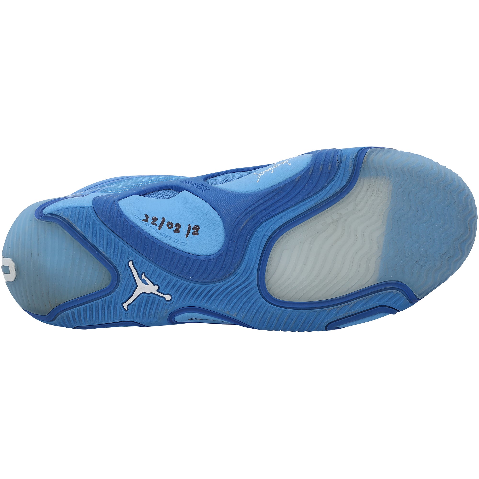 Chaussures Jordan bleues autographiées portées par Jayson Tatum lors du match des Boston Celtics contre les Philadelphia 76ers le 20 février 2025