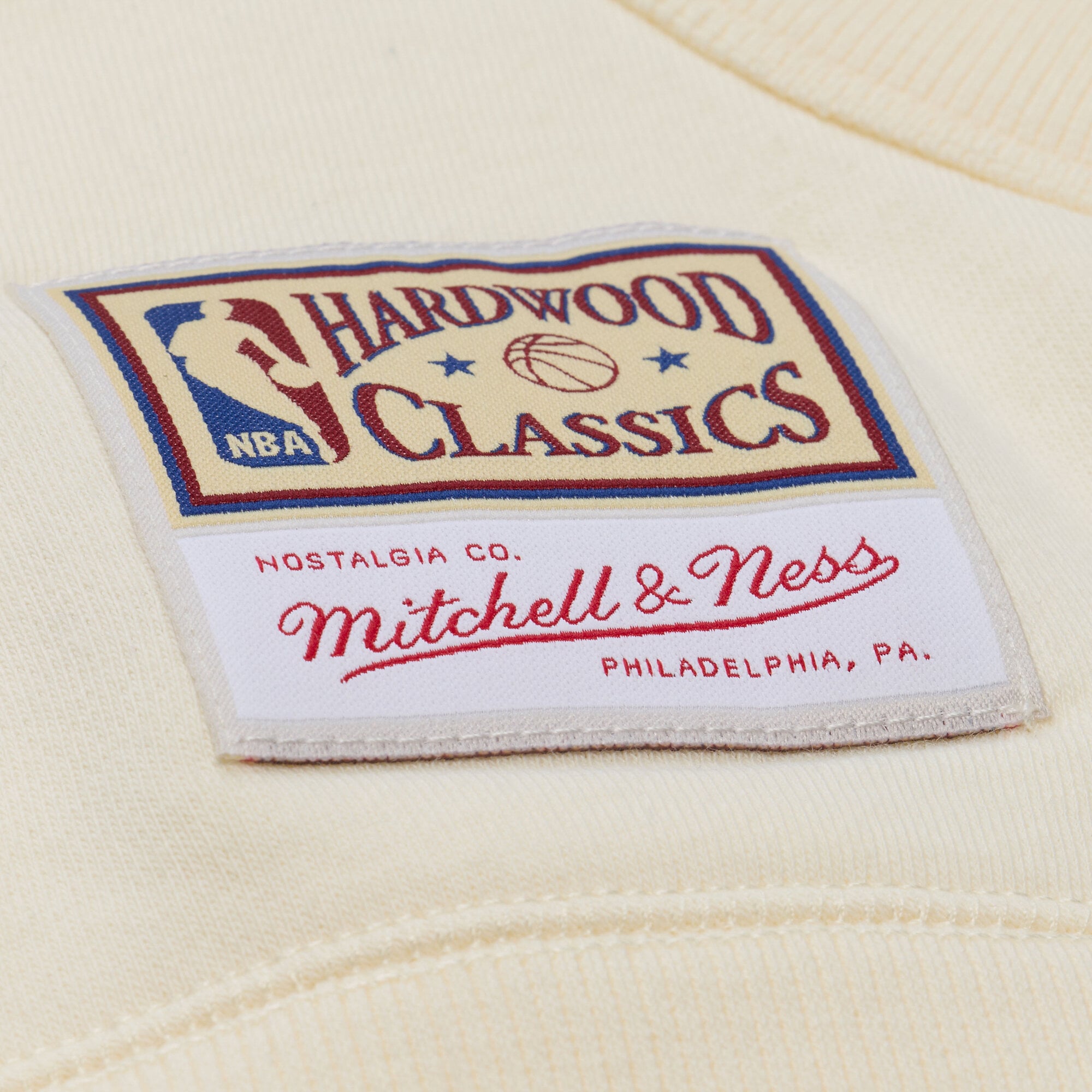 Sweat à capuche en polaire crème Mitchell & Ness Boston Celtics pour homme