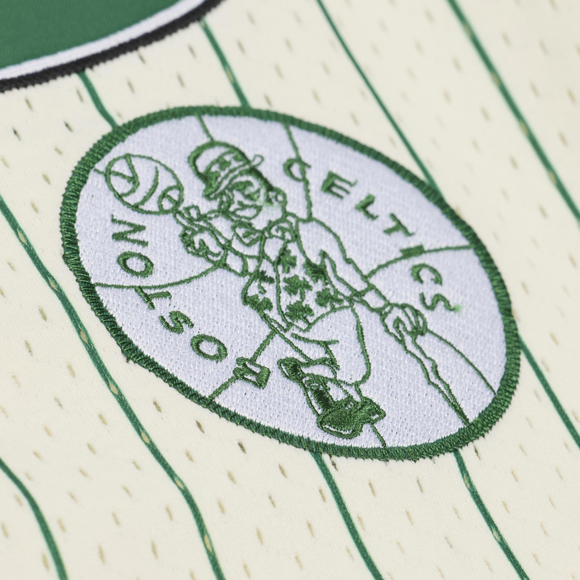 Maillot Mitchell & Ness Paul Pierce crème Boston Celtics pour homme, en maille et à boutons.