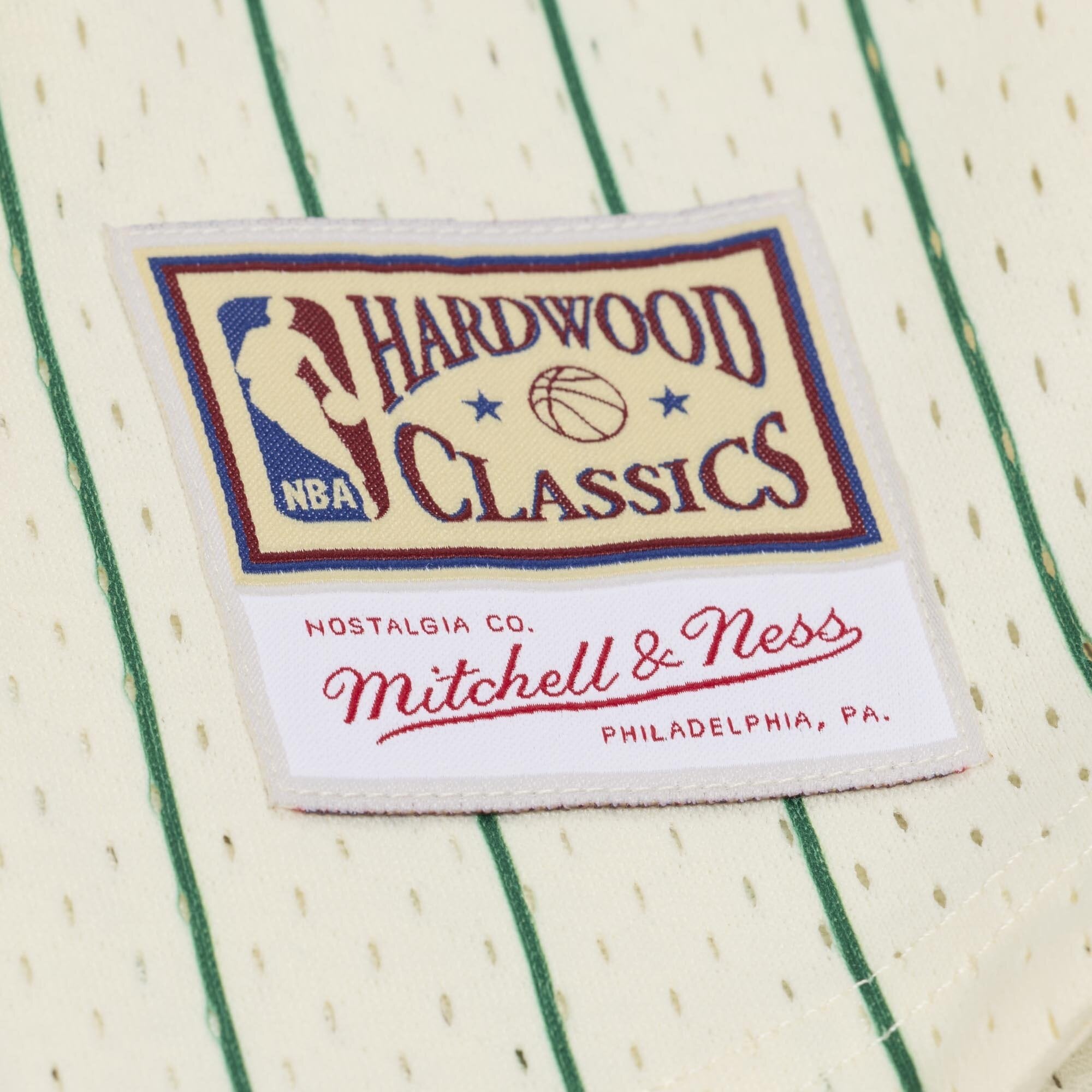 Maillot Mitchell & Ness Paul Pierce crème Boston Celtics pour homme, en maille et à boutons.
