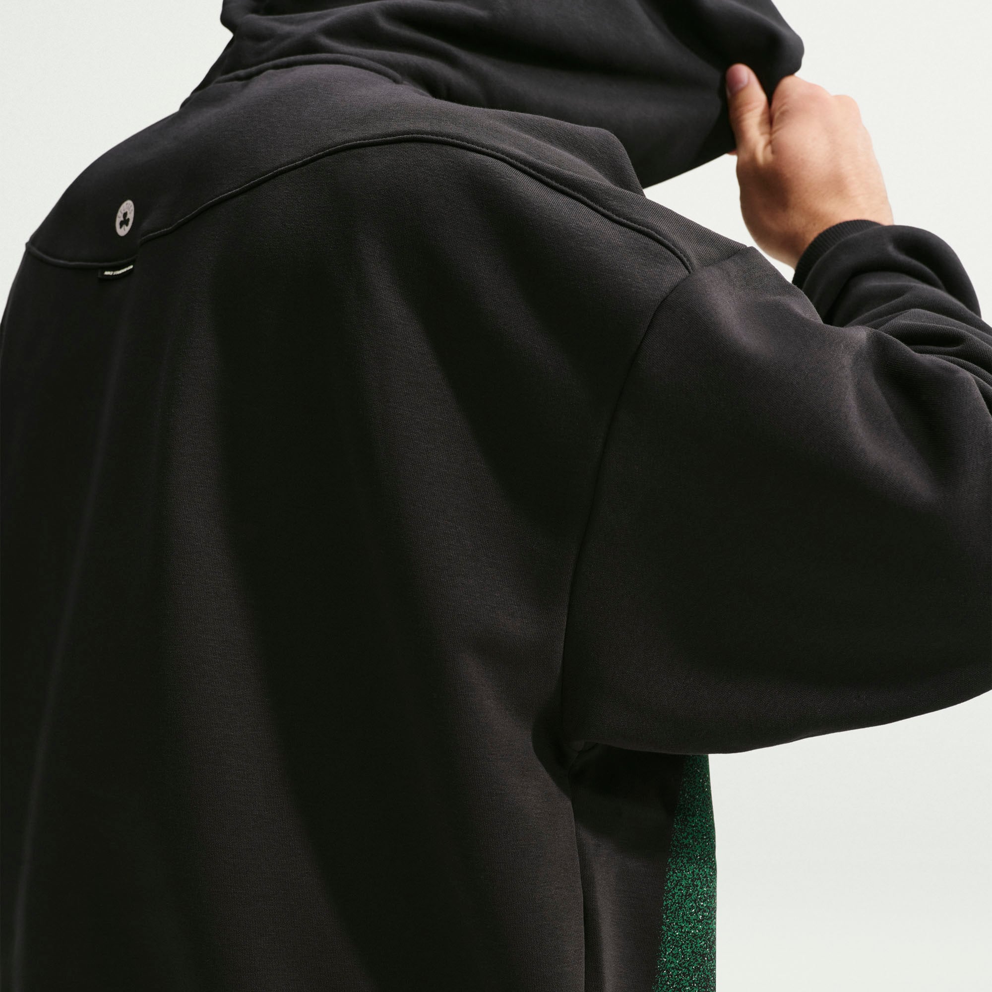 Sweat à capuche Nike Boston Celtics 2026 Standard Issue Practice Icon Fleece noir pour homme