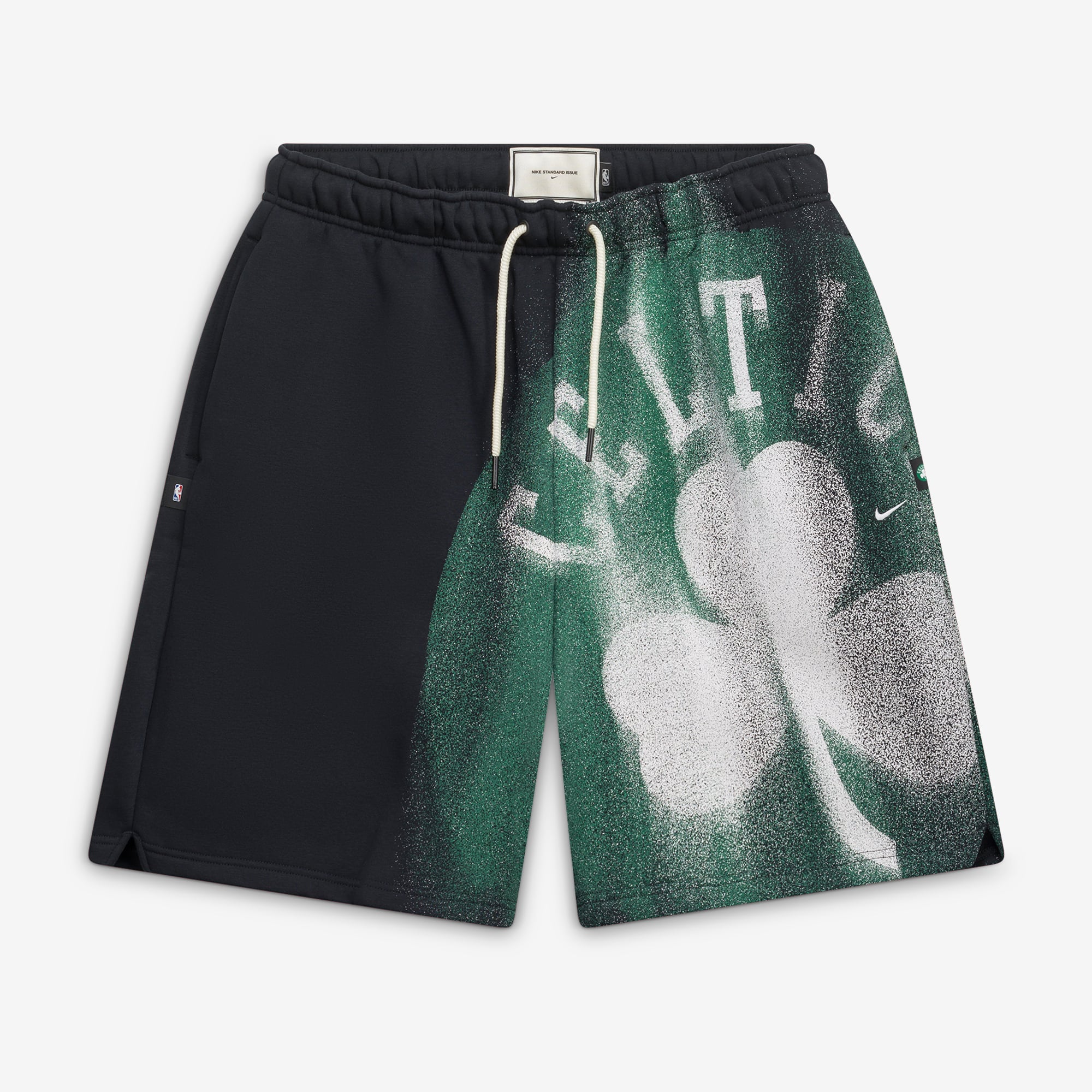Short de sport Nike Boston Celtics 2026 Standard Issue pour homme, en polaire noire.