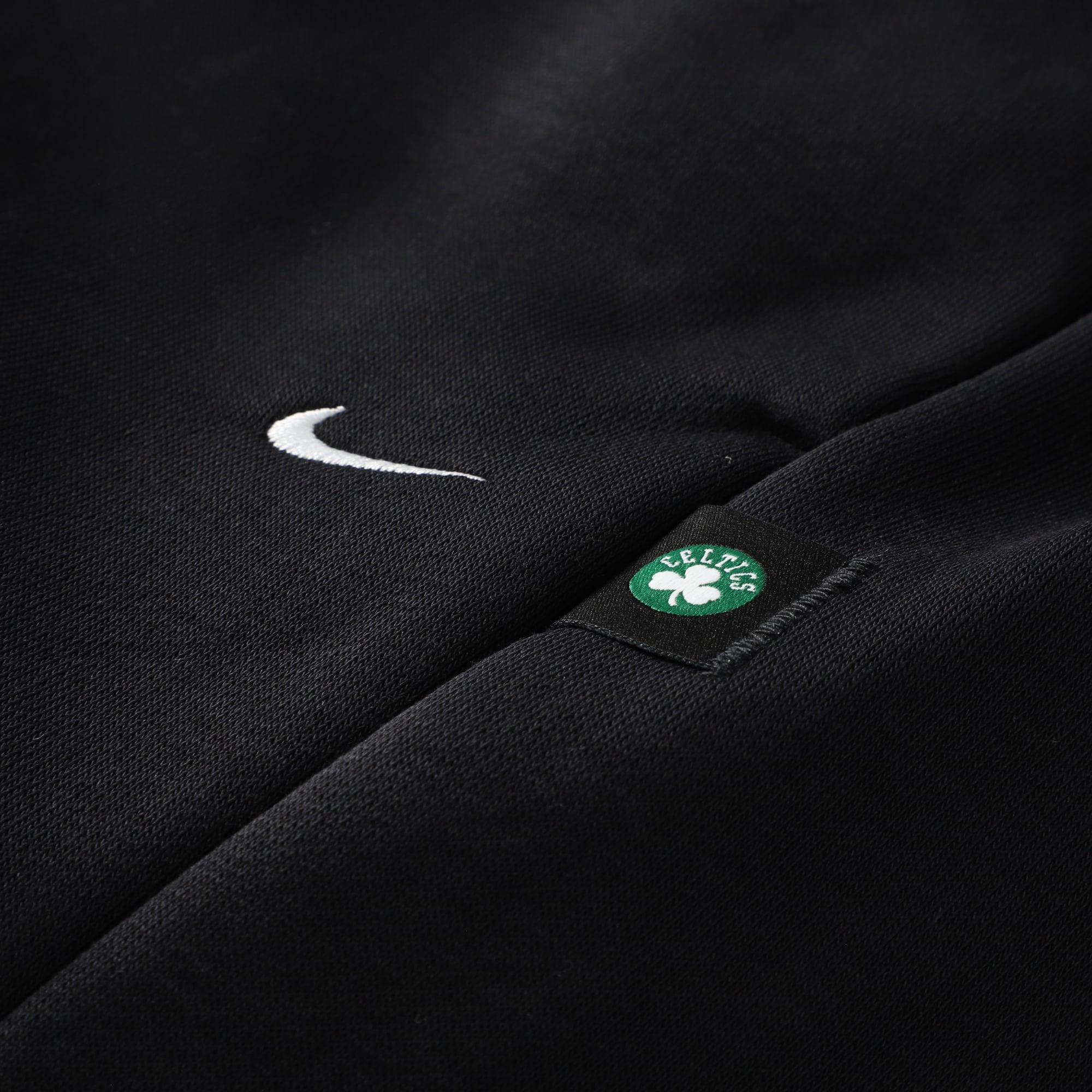 Pantalon de sport Nike Boston Celtics 2026 Standard Issue Icon Fleece fuselé noir pour homme