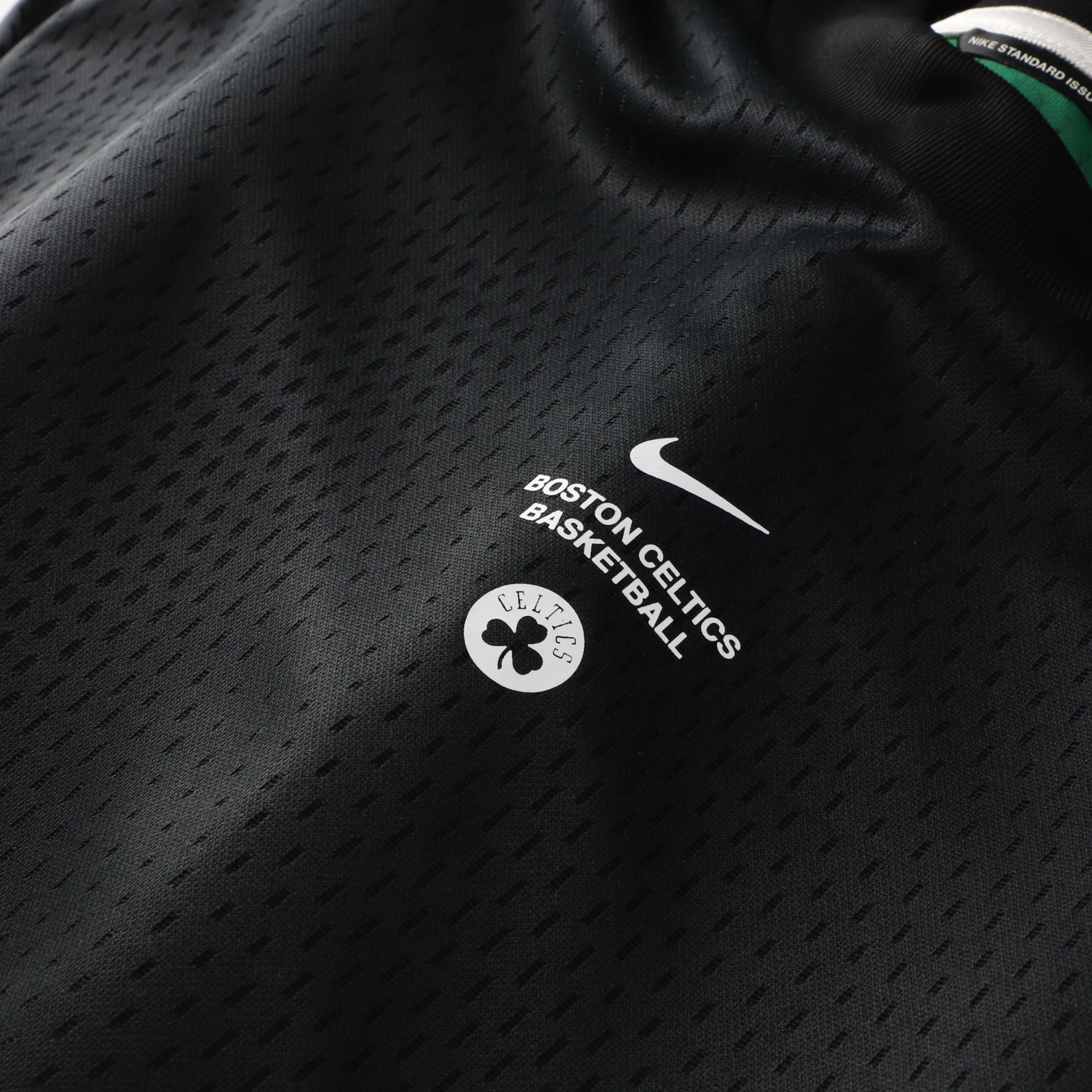 T-shirt à manches longues Nike Boston Celtics noir pour homme, édition standard 2026, performance d'avant-match