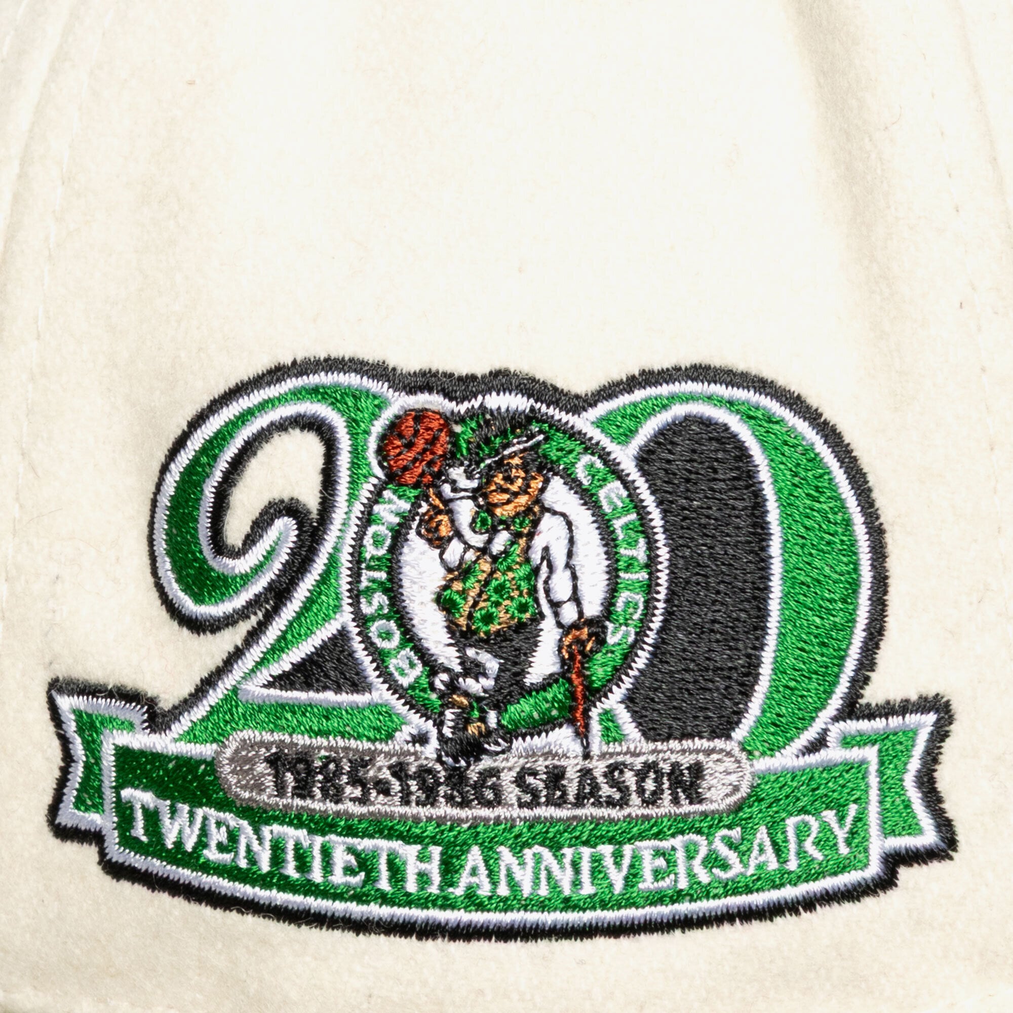 Casquette unisexe Mitchell & Ness crème Boston Celtics Team Pro ajustable