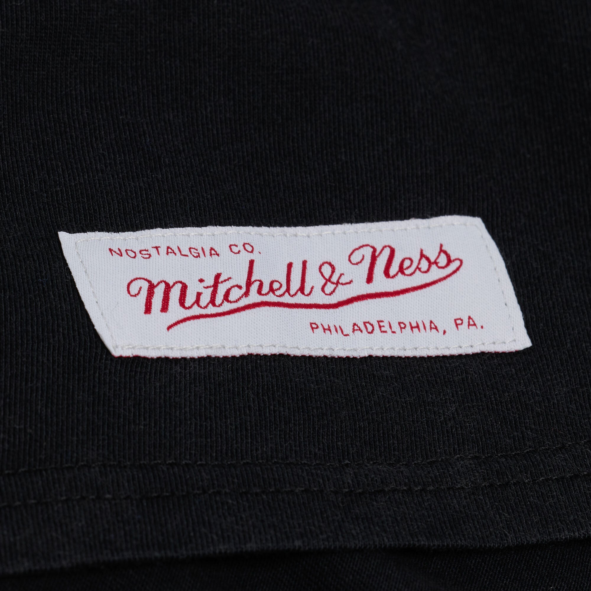 T-shirt court à imprimé graphique noir Mitchell & Ness Boston Celtics pour femme