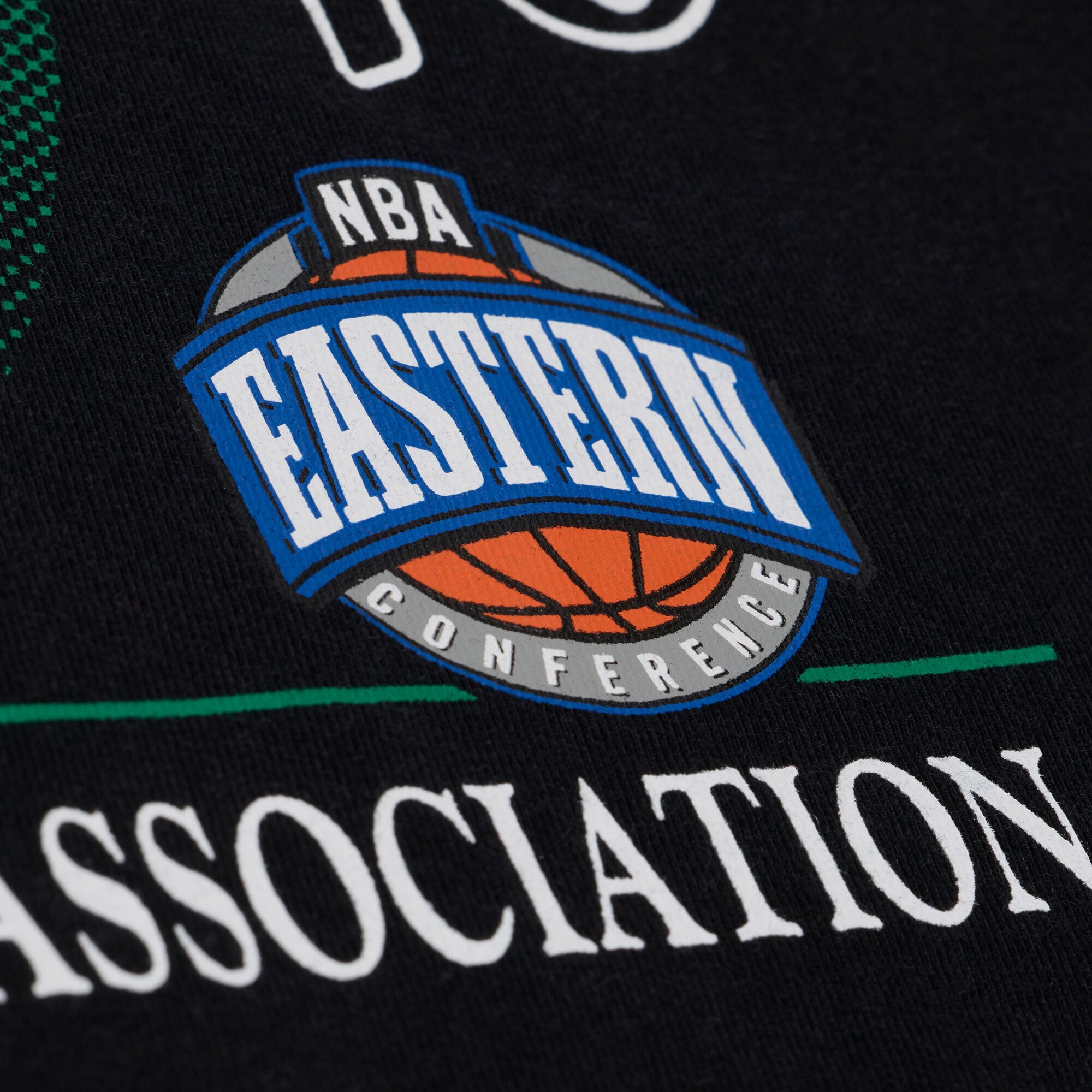T-shirt court à imprimé graphique noir Mitchell & Ness Boston Celtics pour femme
