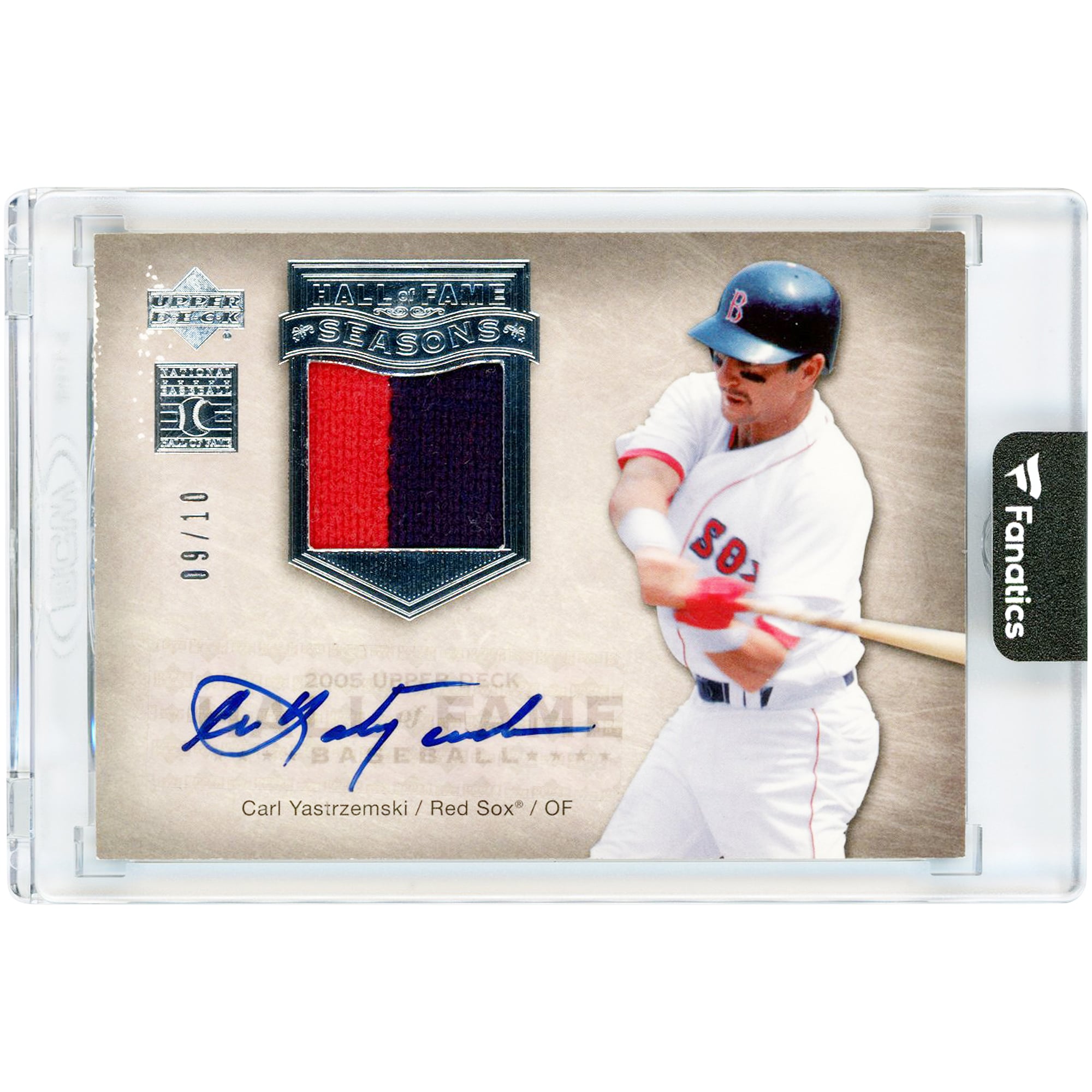 Carte autographiée par Carl Yastrzemski des Red Sox de Boston, collection 2005 Upper Deck Hall of Fame Seasons, relique bicolore utilisée en match #HFS-CY1 #9/10
