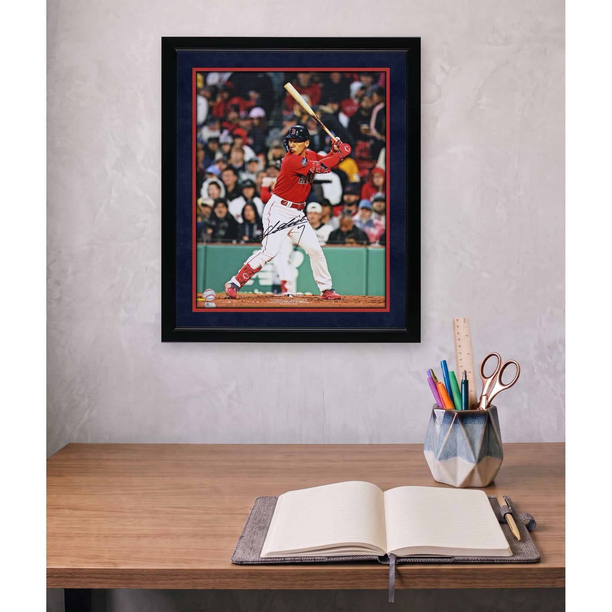Photo verticale autographiée de Masataka Yoshida, joueur des Red Sox de Boston, en train de frapper (40,6 x 50,8 cm).