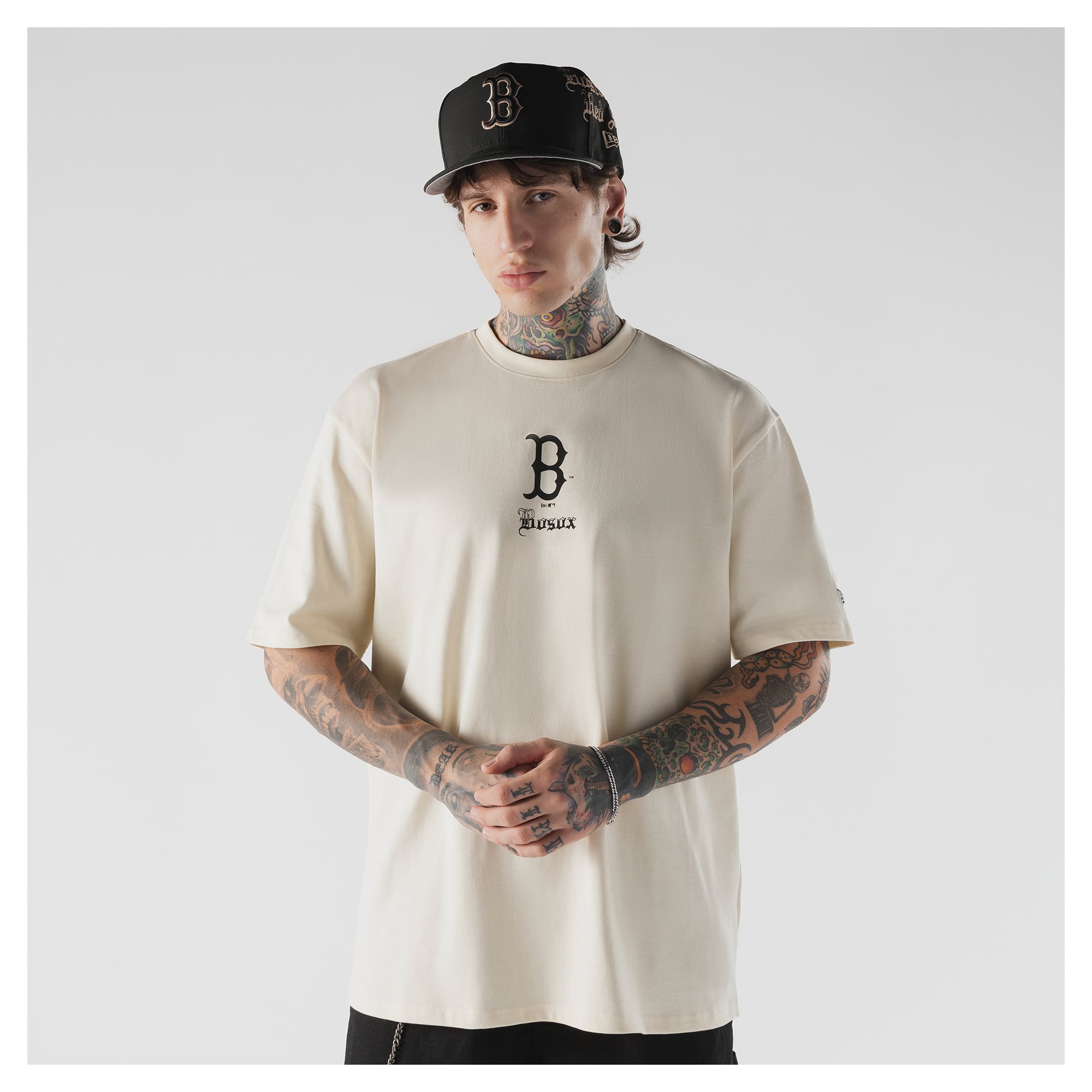 T-shirt New Era crème pour homme, logo Boston Red Sox Heritage Gothic.