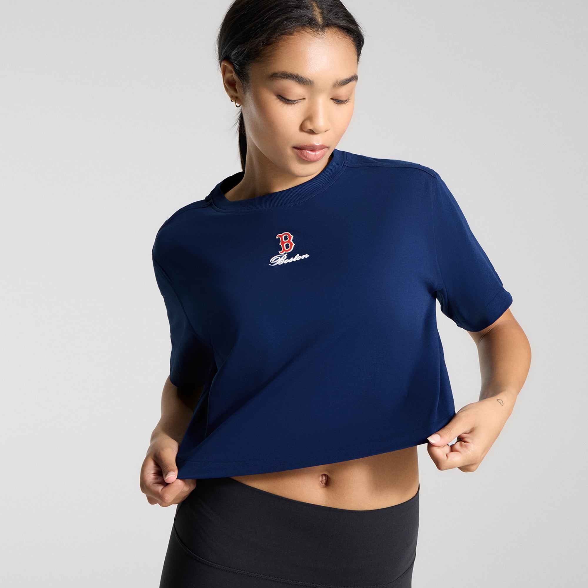 T-shirt en coton biologique lululemon Midnight Shadow Boston Red Sox All Yours pour femme