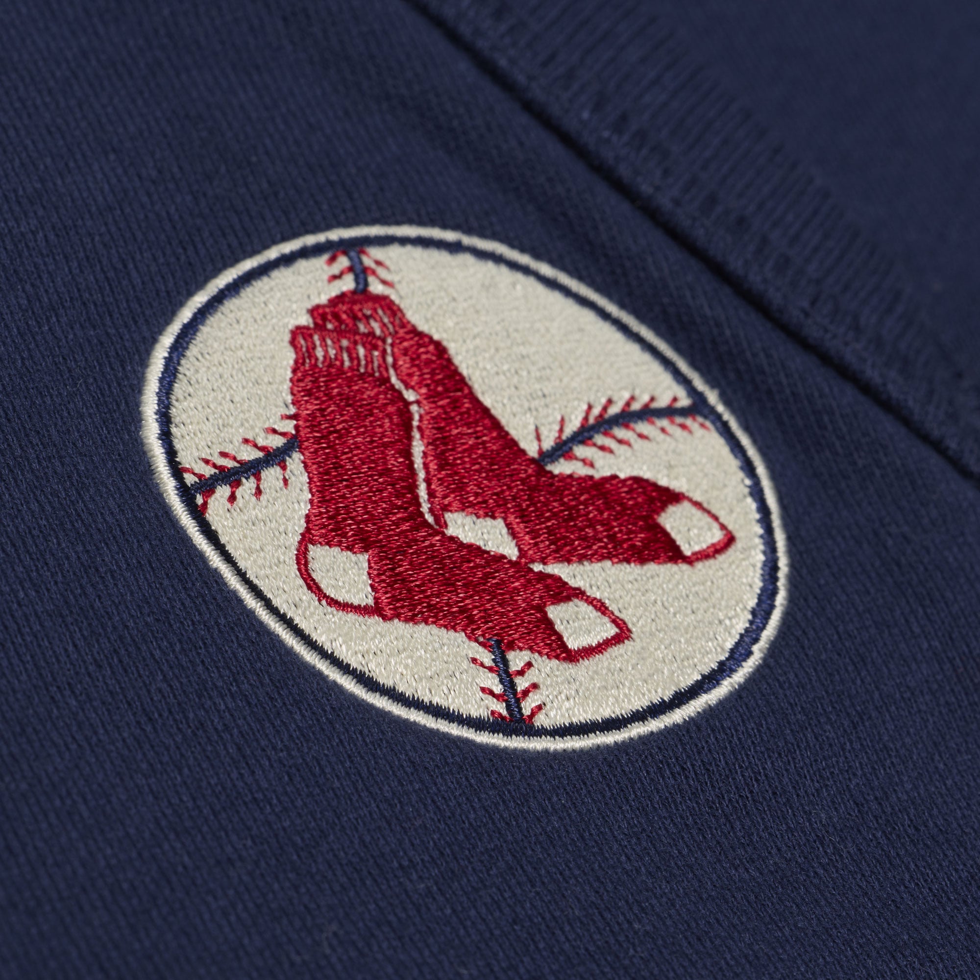 Sweat à capuche Mitchell & Ness bleu marine pour femme, collection Cooperstown des Boston Red Sox, style rétro.