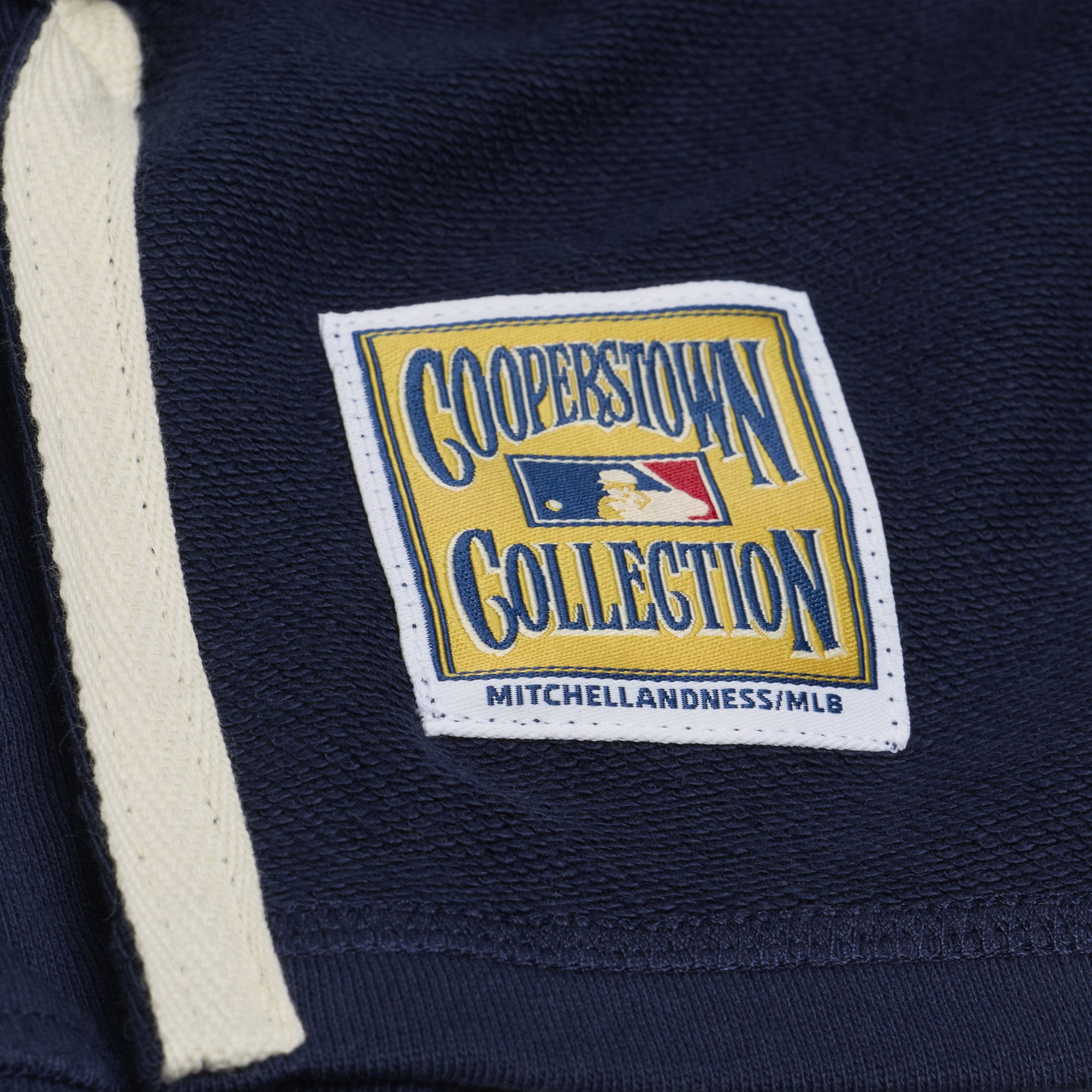 Sweat à capuche Mitchell & Ness bleu marine pour femme, collection Cooperstown des Boston Red Sox, style rétro.