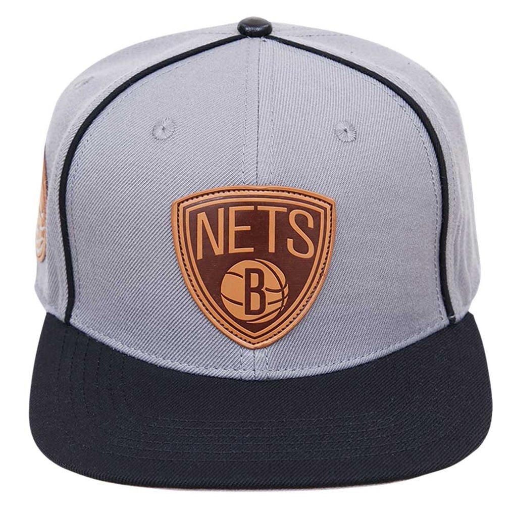Casquette Snapback Patch en Cuir Héritage Standard Brooklyn Nets Pro Standard gris