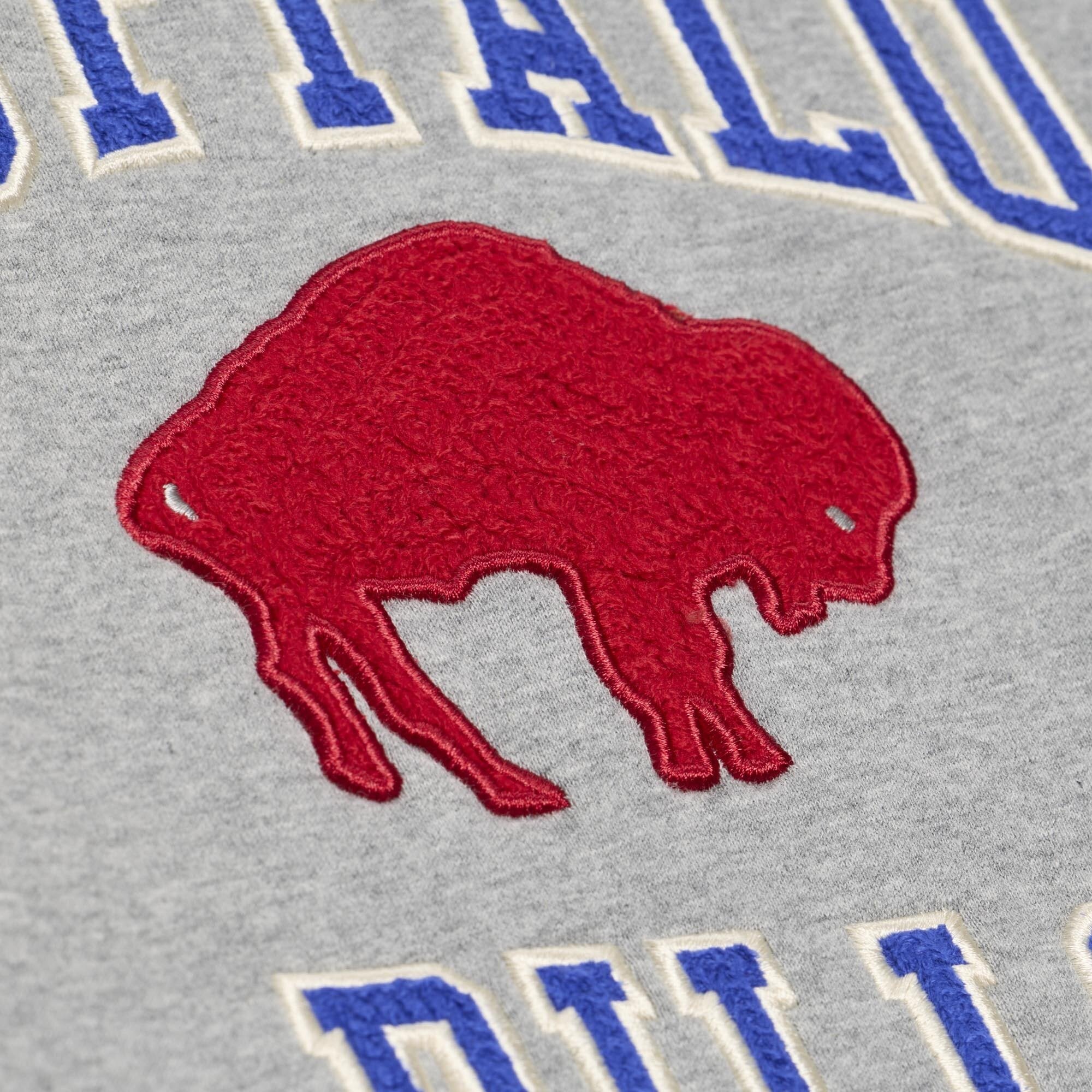 Sweat-shirt Mitchell & Ness Premium Essentials gris chiné pour homme, modèle Buffalo Bills.