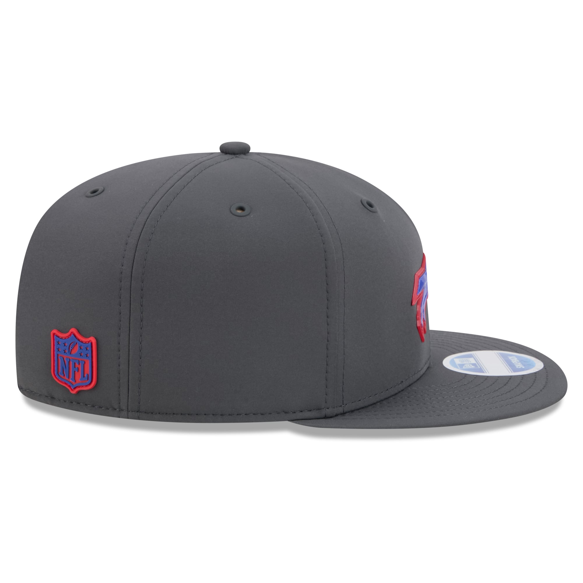 Casquette snapback New Era Buffalo Bills 2026 Sideline pour homme, couleur anthracite, modèle 9FIFTY, idéale pour les temps froids.