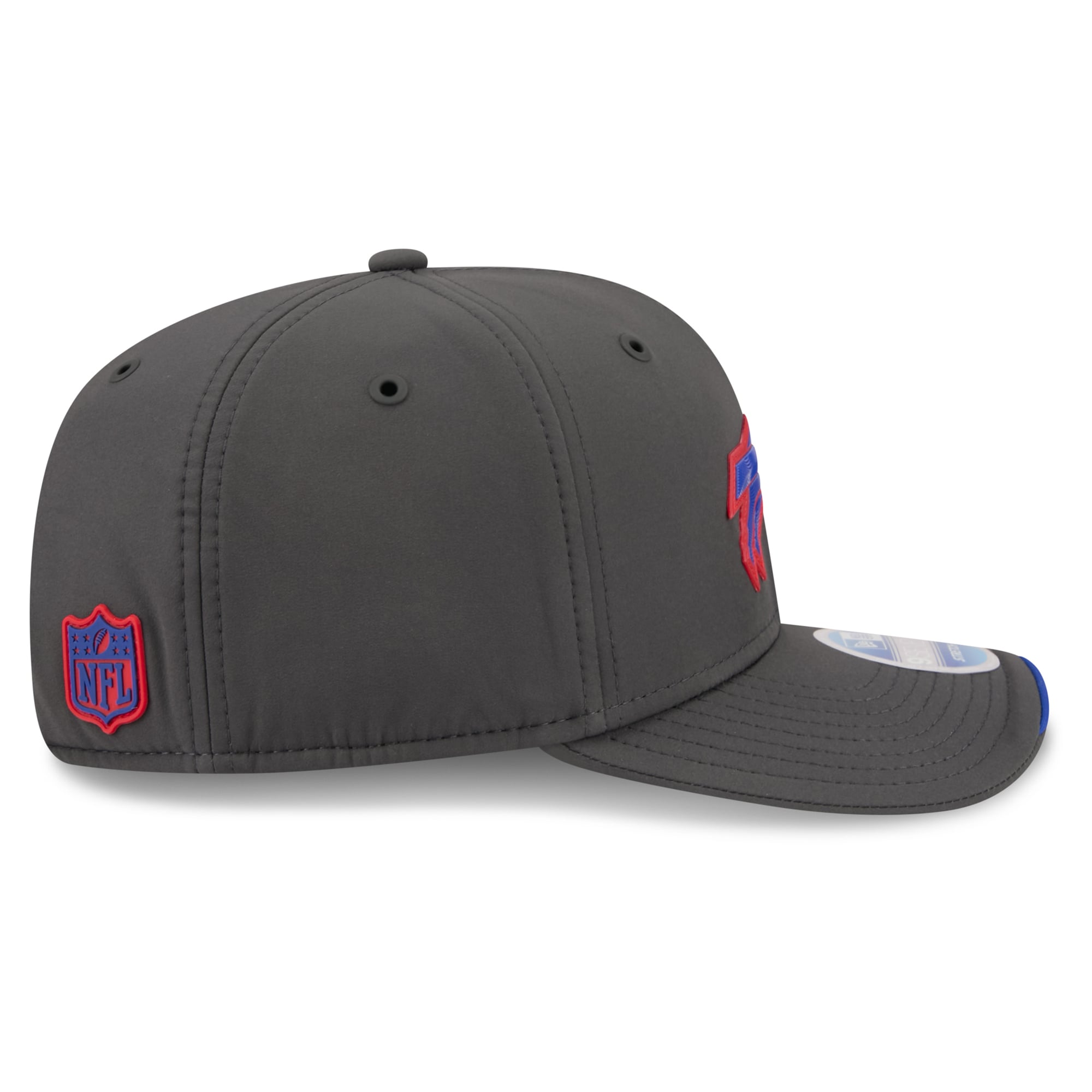 Casquette ajustable New Era Buffalo Bills 2026 Sideline pour homme, couleur anthracite, modèle 9SEVENTY, idéale pour les temps froids.