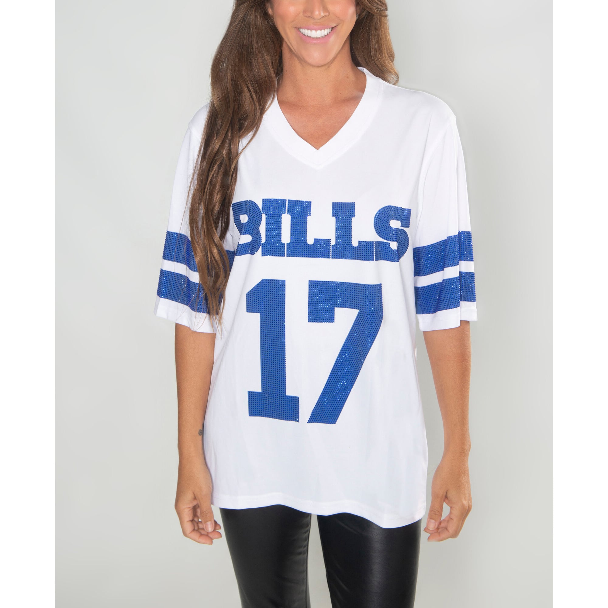 Tunique à col en V ornée de cristaux des Buffalo Bills, signée FABGATING by Cuce pour femme, par Josh Allen