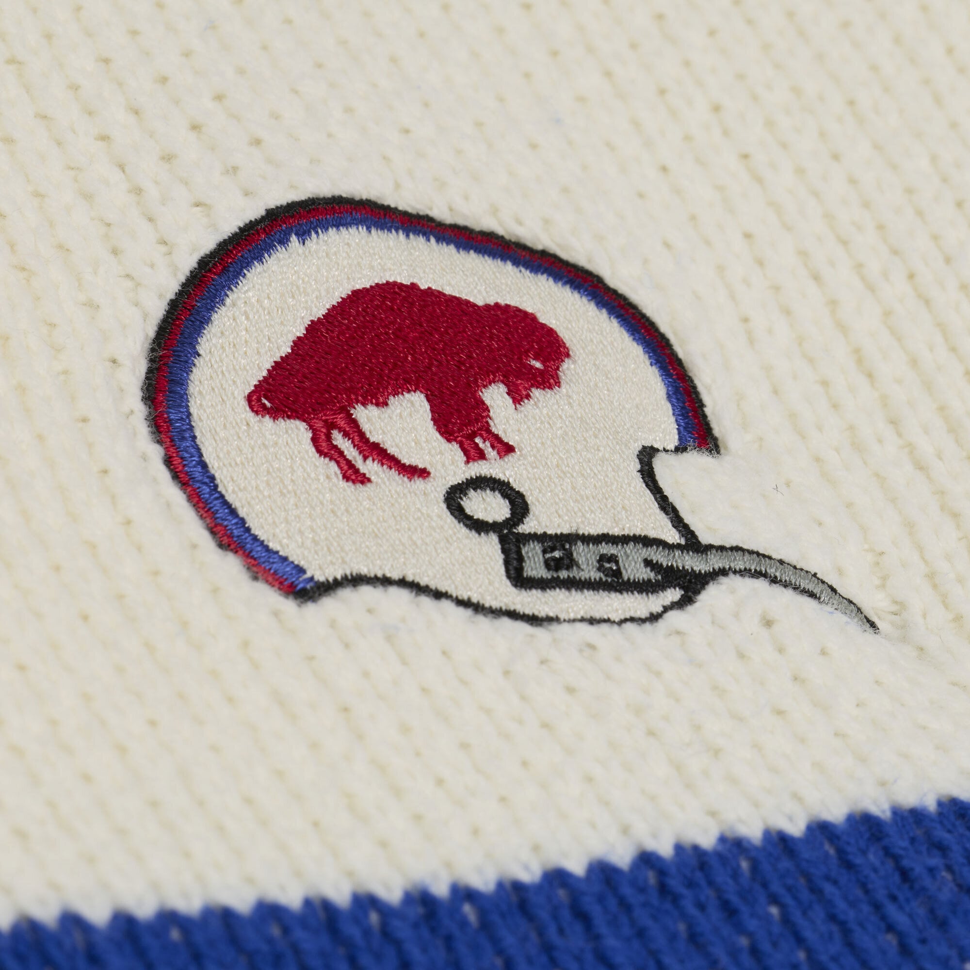 Pull Mitchell & Ness crème/bleu roi à col en V pour femme, motif Buffalo Bills Retro Roots