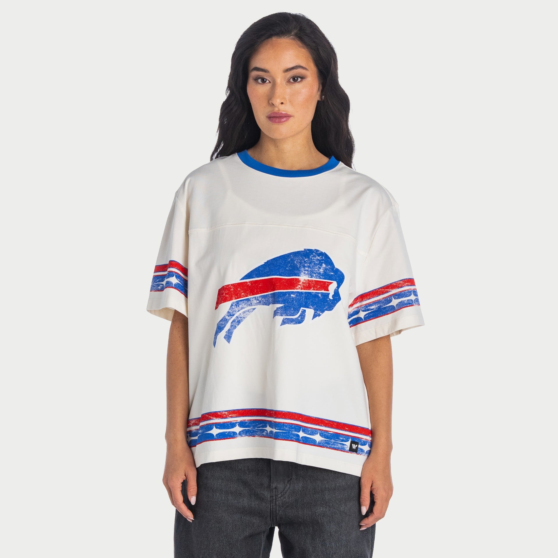 T-shirt boyfriend oversize crème Buffalo Bills pour femme de la marque The Wild Collective