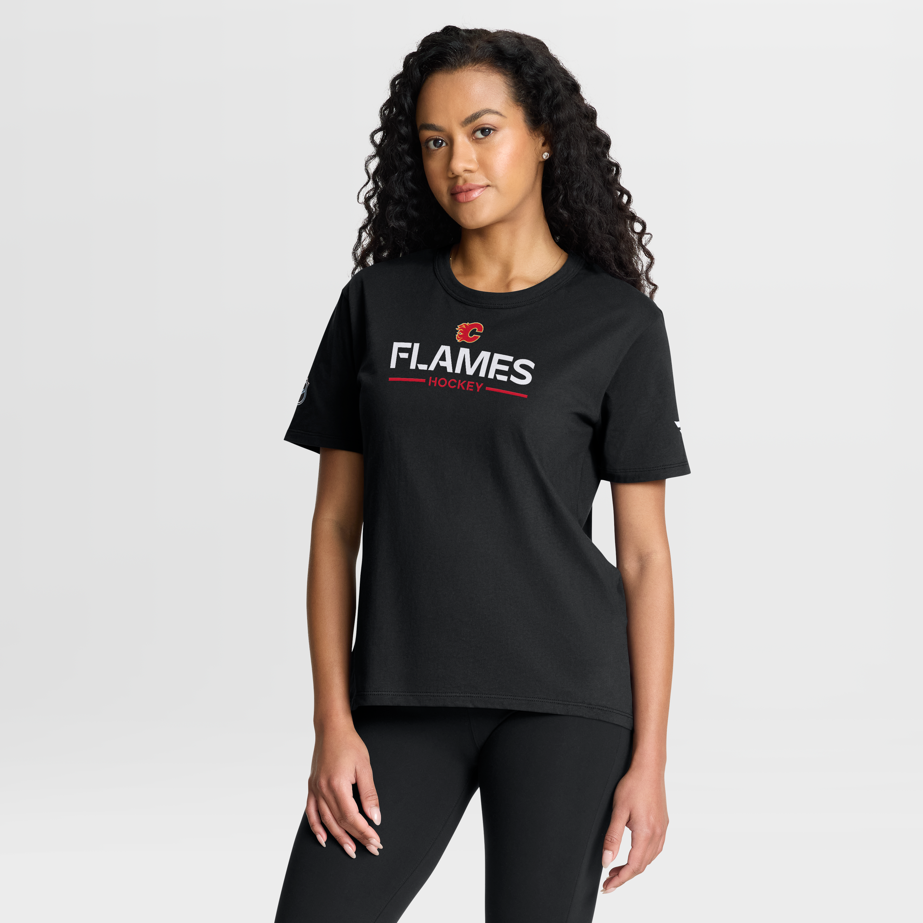T-shirt Fanatics noir authentique pour femme des Flames de Calgary