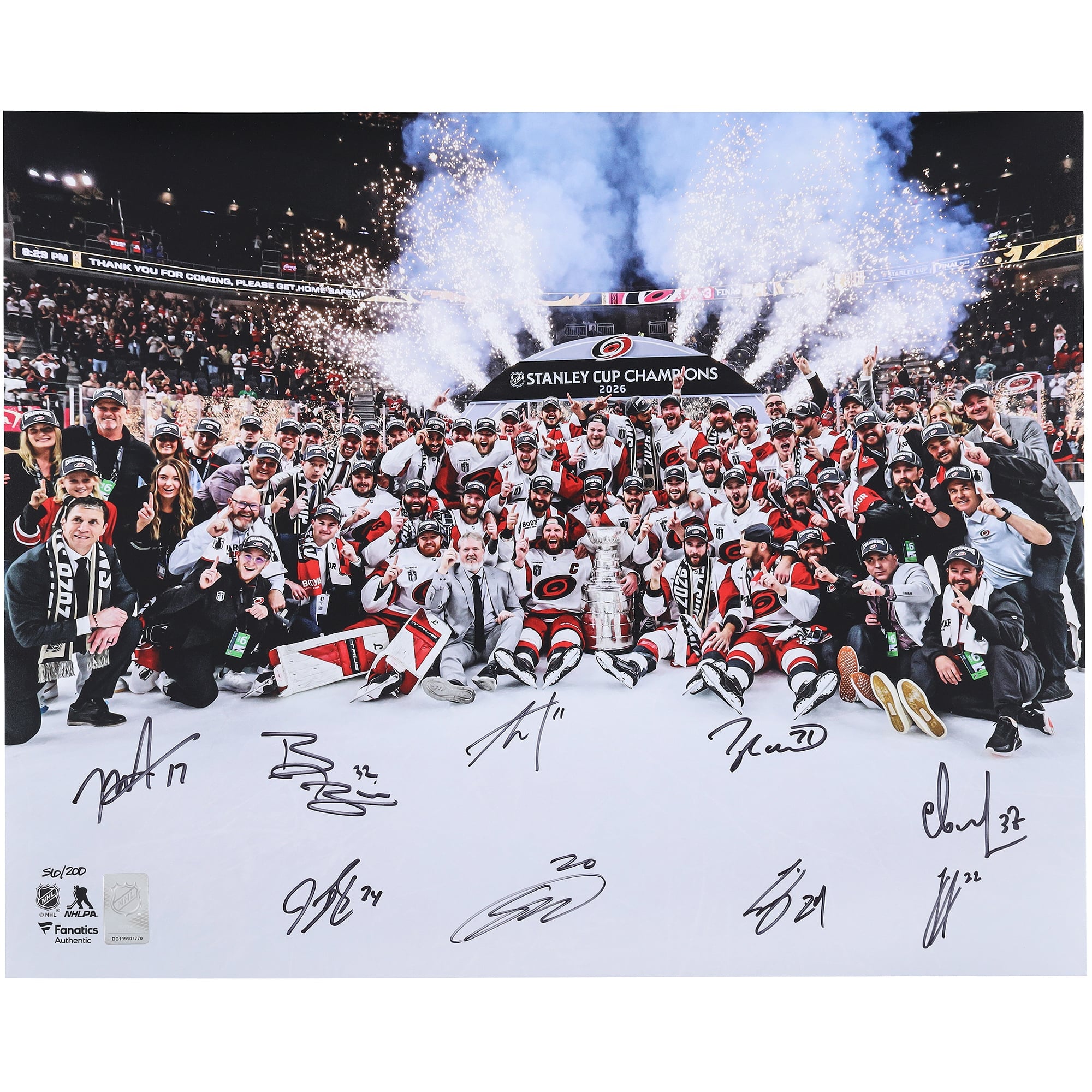 Photo de célébration de l'équipe des Hurricanes de la Caroline, champions de la Coupe Stanley 2026, autographiée par plusieurs joueurs - Édition limitée à 200 exemplaires