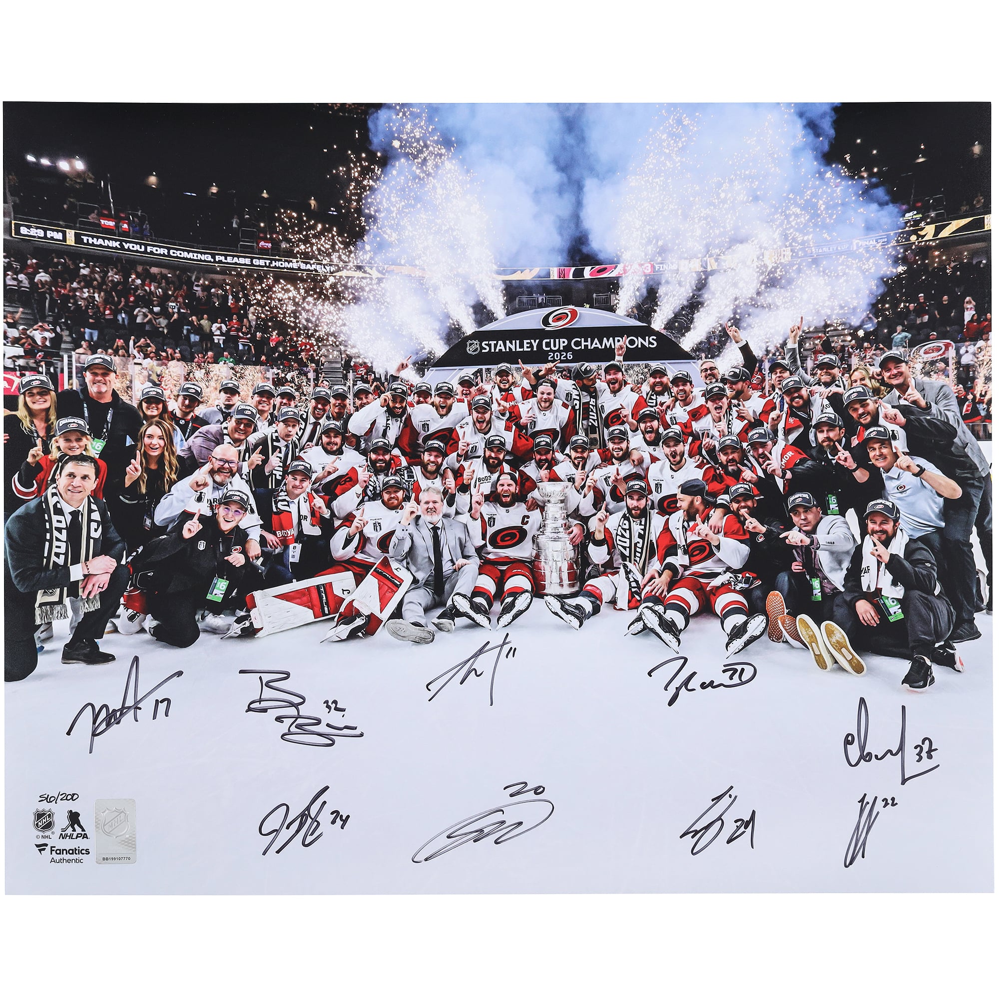 Photo de célébration de l'équipe des Hurricanes de la Caroline, champions de la Coupe Stanley 2026, autographiée par plusieurs joueurs - Édition limitée à 200 exemplaires