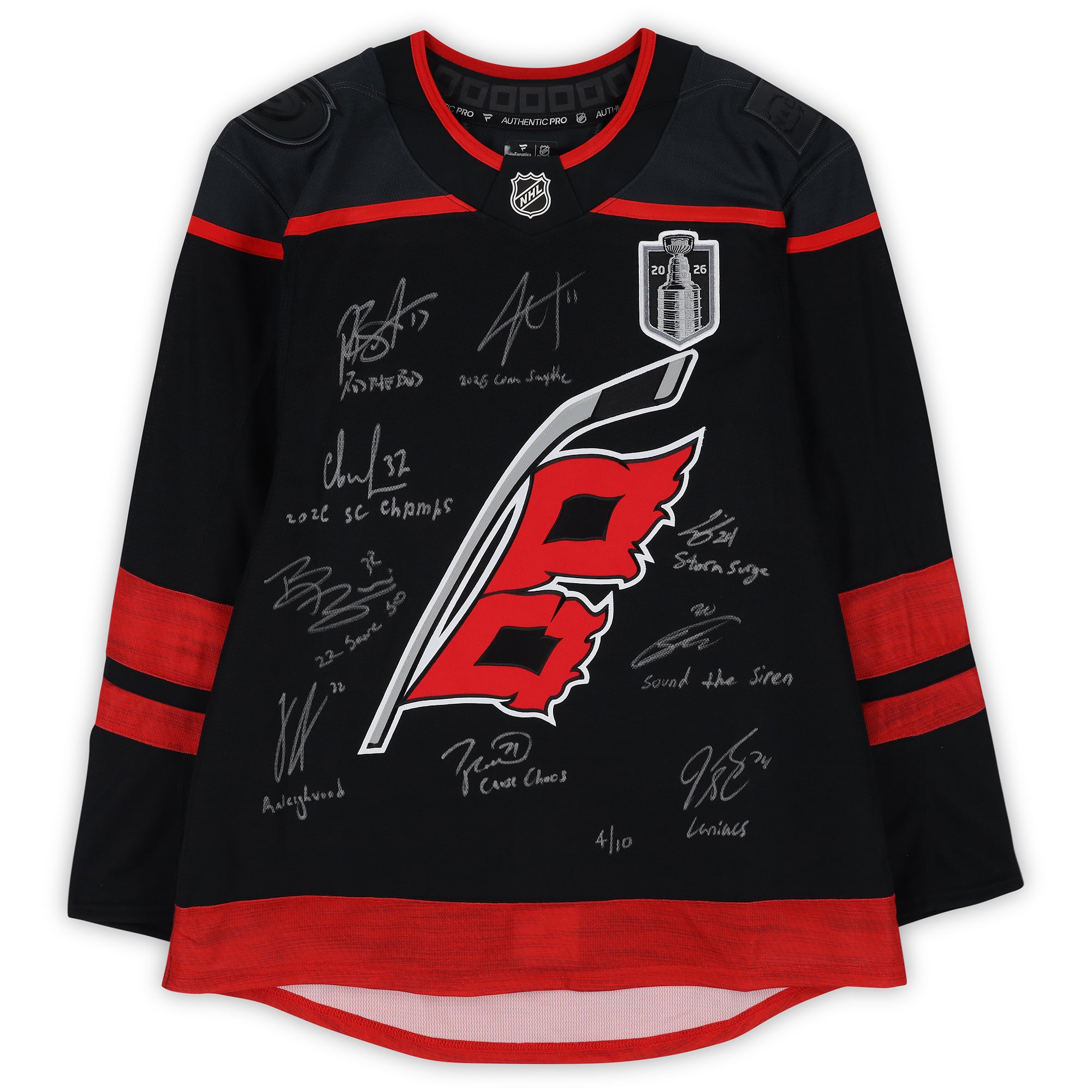 Maillot authentique Fanatics Pro noir des Hurricanes de la Caroline, champions de la Coupe Stanley 2026, autographié et comportant de multiples signatures et inscriptions - Édition limitée à 10 exemplaires
