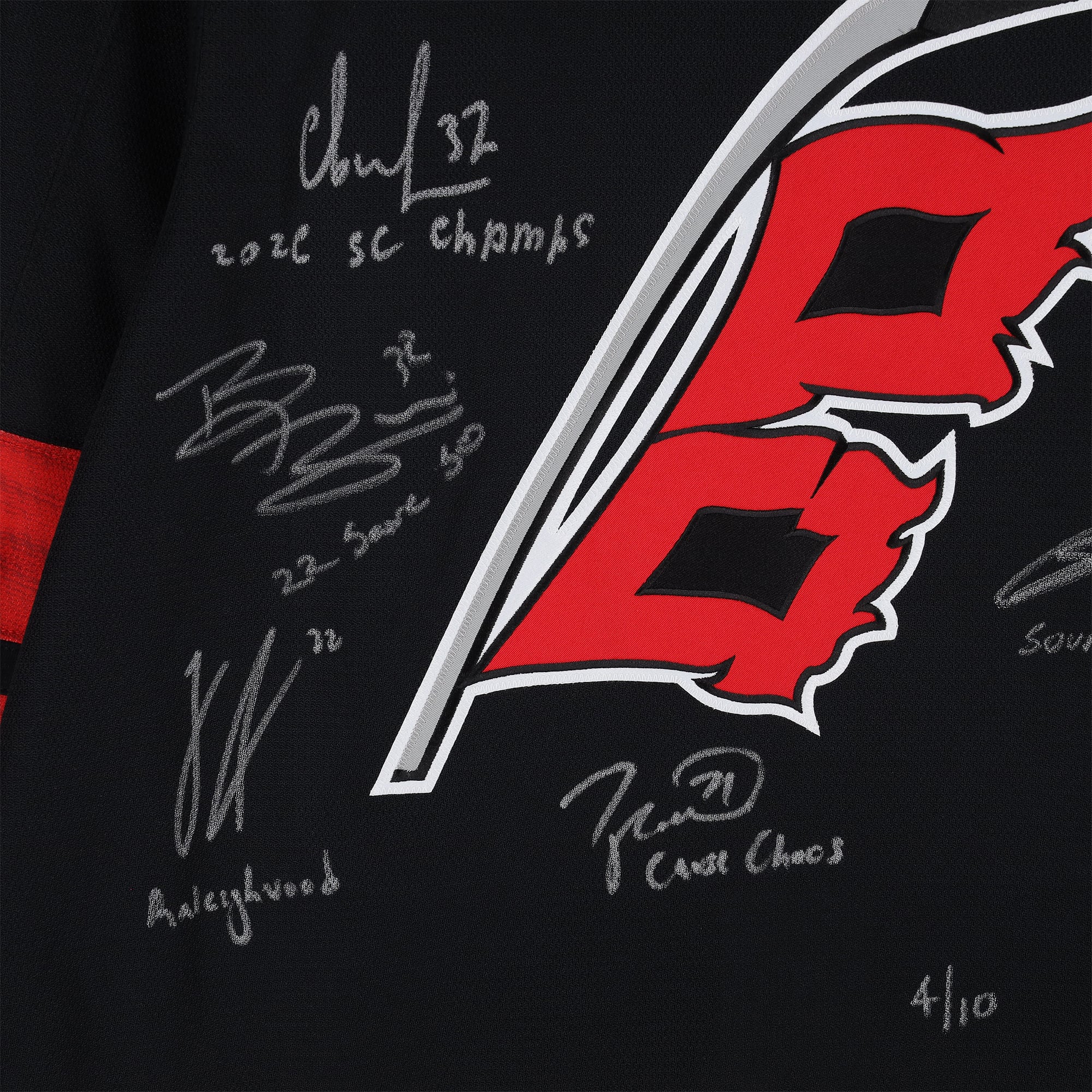 Maillot authentique Fanatics Pro noir des Hurricanes de la Caroline, champions de la Coupe Stanley 2026, autographié et comportant de multiples signatures et inscriptions - Édition limitée à 10 exemplaires