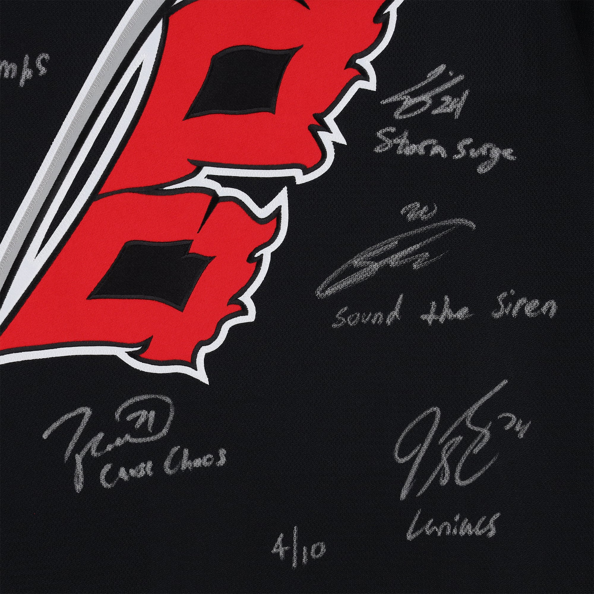 Maillot authentique Fanatics Pro noir des Hurricanes de la Caroline, champions de la Coupe Stanley 2026, autographié et comportant de multiples signatures et inscriptions - Édition limitée à 10 exemplaires