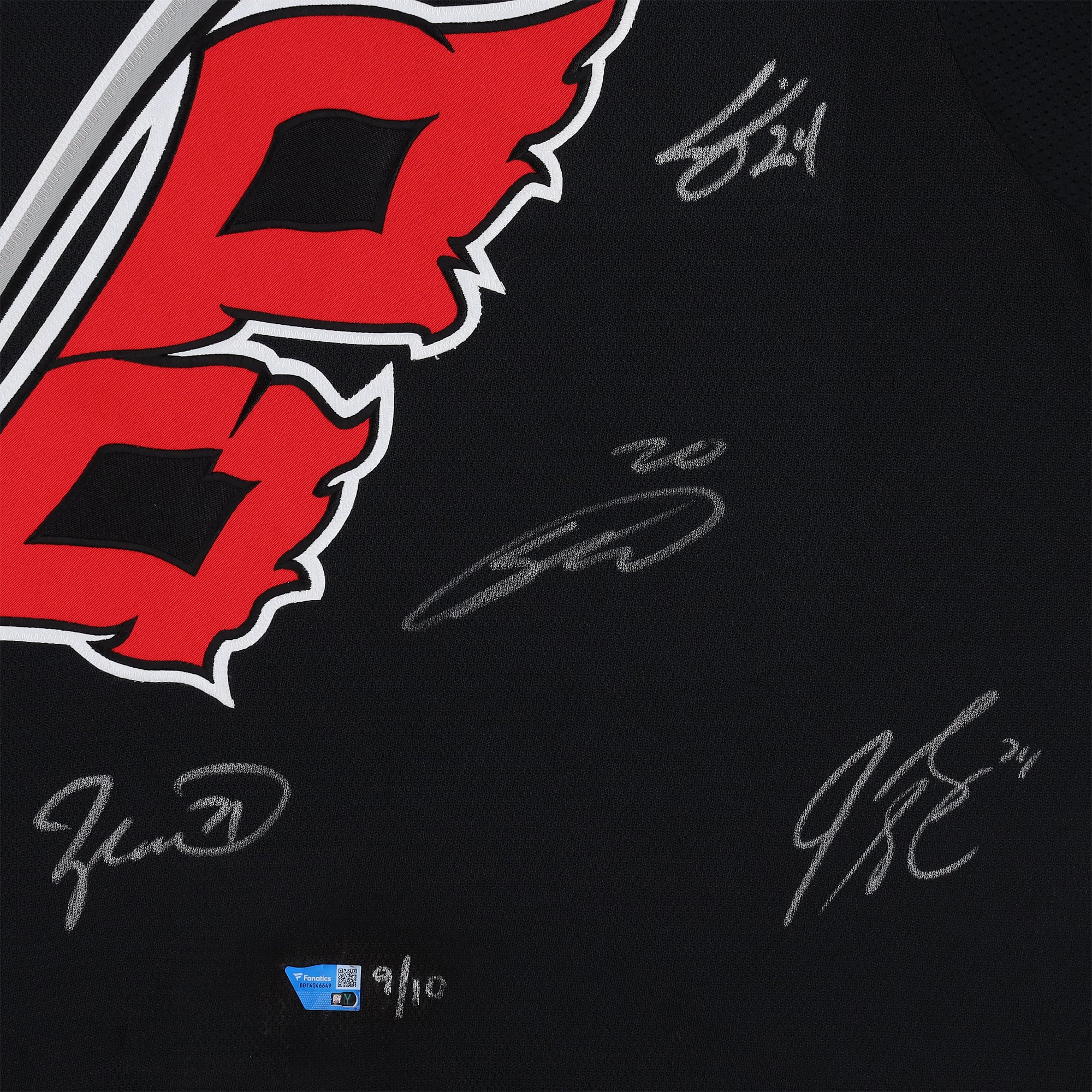 Maillot authentique Fanatics Pro noir des Hurricanes de la Caroline, champions de la Coupe Stanley 2026, avec plusieurs signatures - Édition limitée à 10 exemplaires