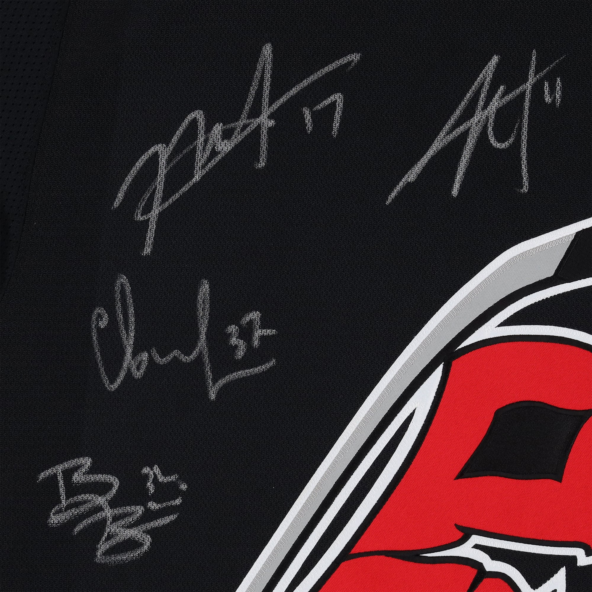 Maillot authentique Fanatics Pro noir des Hurricanes de la Caroline, champions de la Coupe Stanley 2026, avec plusieurs signatures - Édition limitée à 10 exemplaires