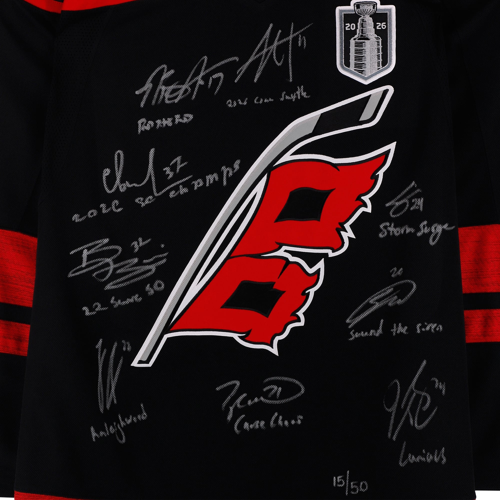 Maillot noir Fanatics Premium des Hurricanes de la Caroline, champions de la Coupe Stanley 2026, autographié et comportant de multiples signatures et inscriptions - Édition limitée à 50 exemplaires