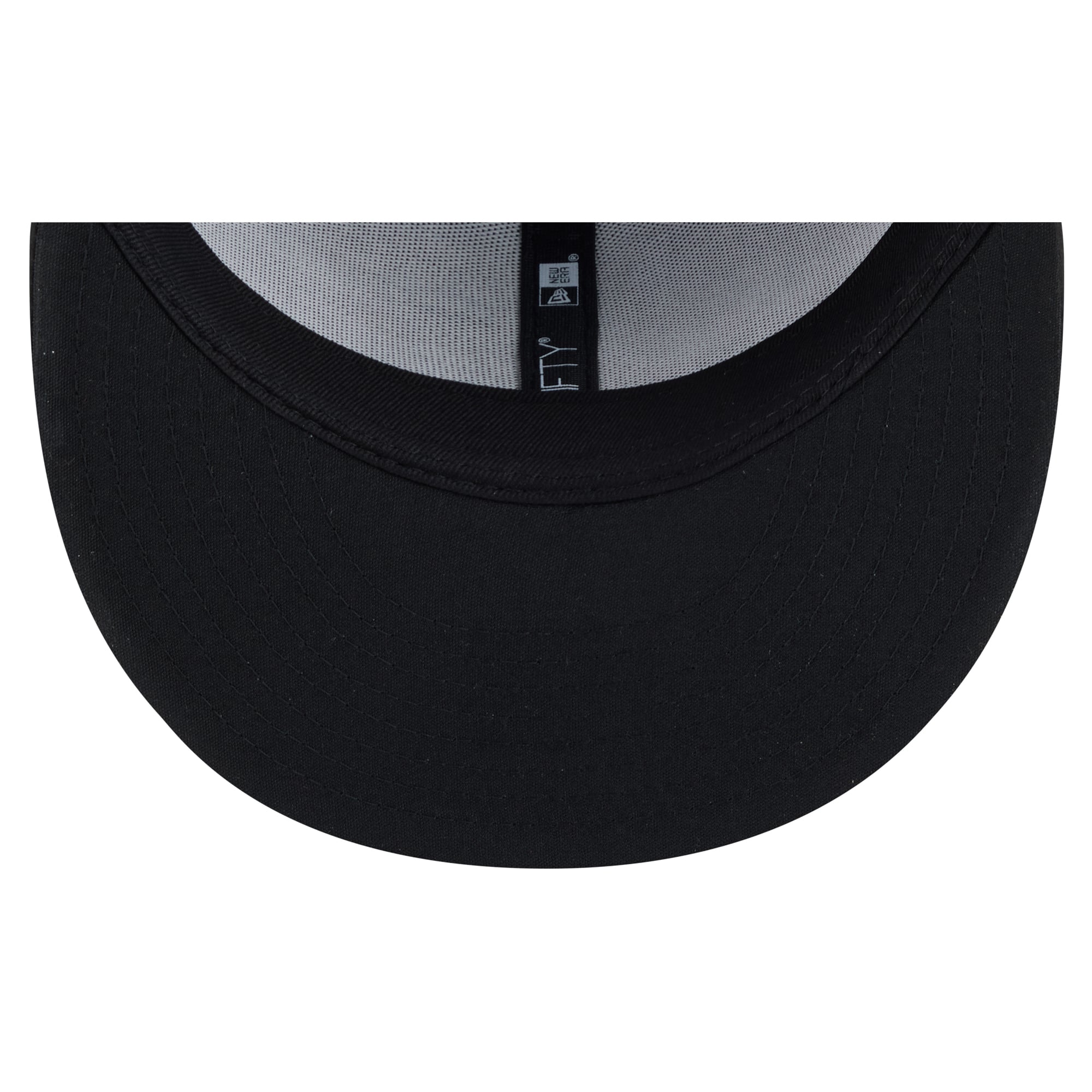 Casquette ajustée New Era noire Carolina Panthers 2026 Salute To Service 59FIFTY pour homme