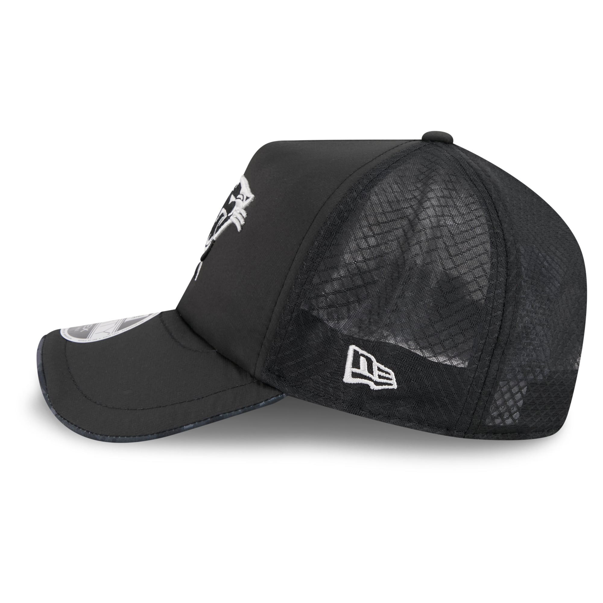 Casquette trucker ajustable New Era Apex 9FORTY noire Carolina Panthers 2026 Salute To Service pour homme