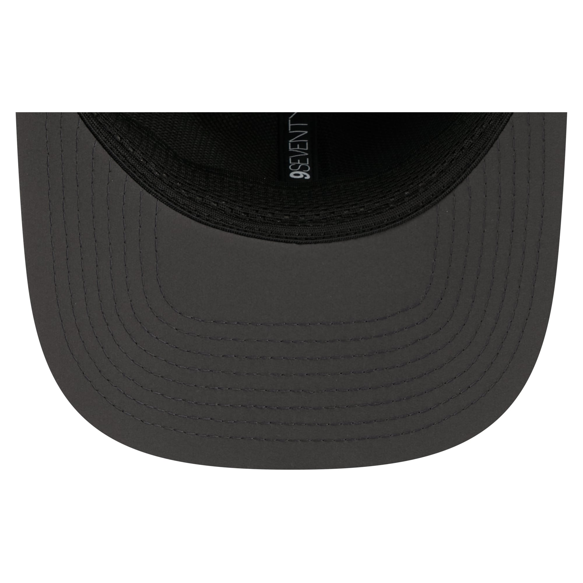 Casquette ajustable New Era anthracite Carolina Panthers 2026 Sideline pour temps froid 9SEVENTY