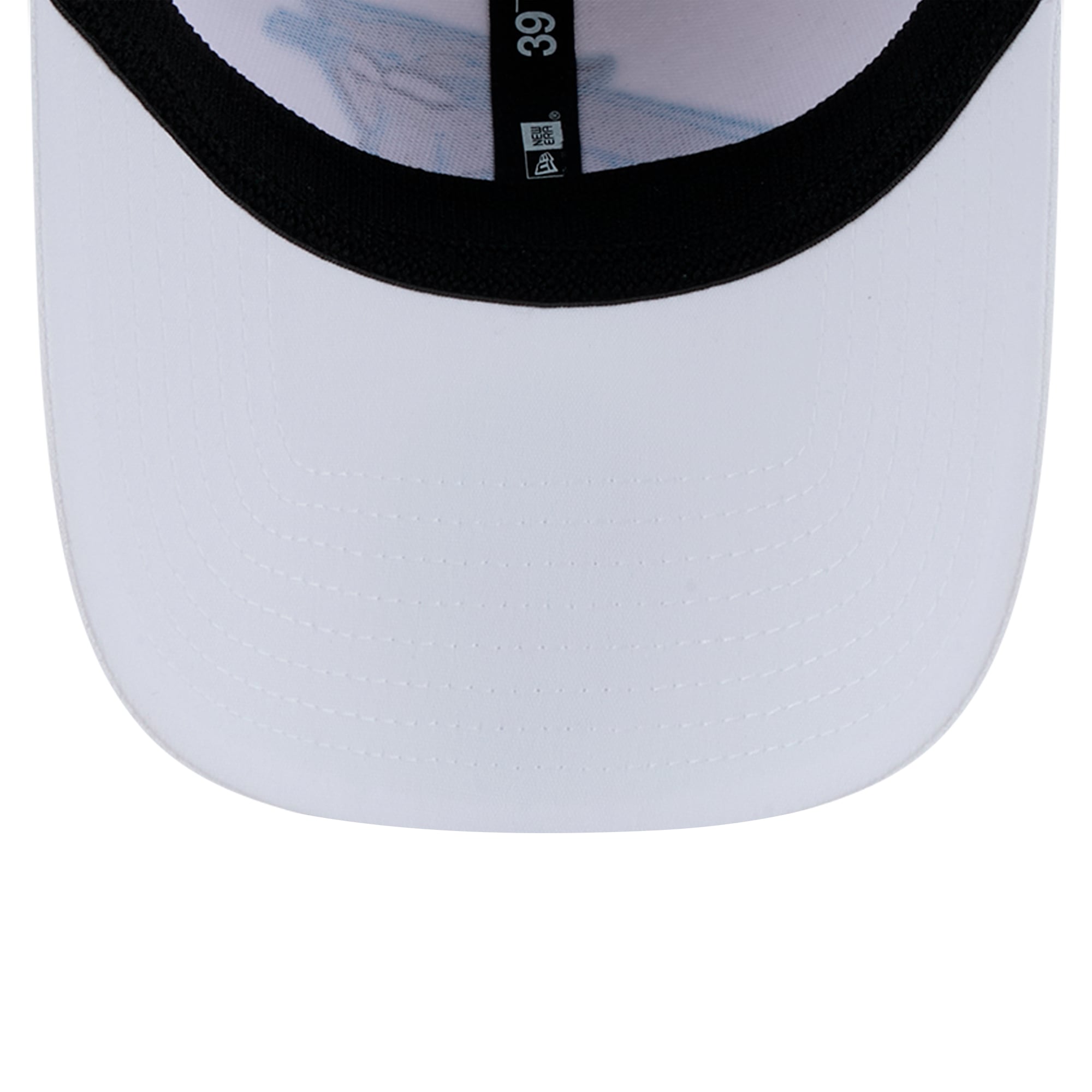 Casquette New Era blanche Carolina Panthers Main 39THIRTY Flex pour homme