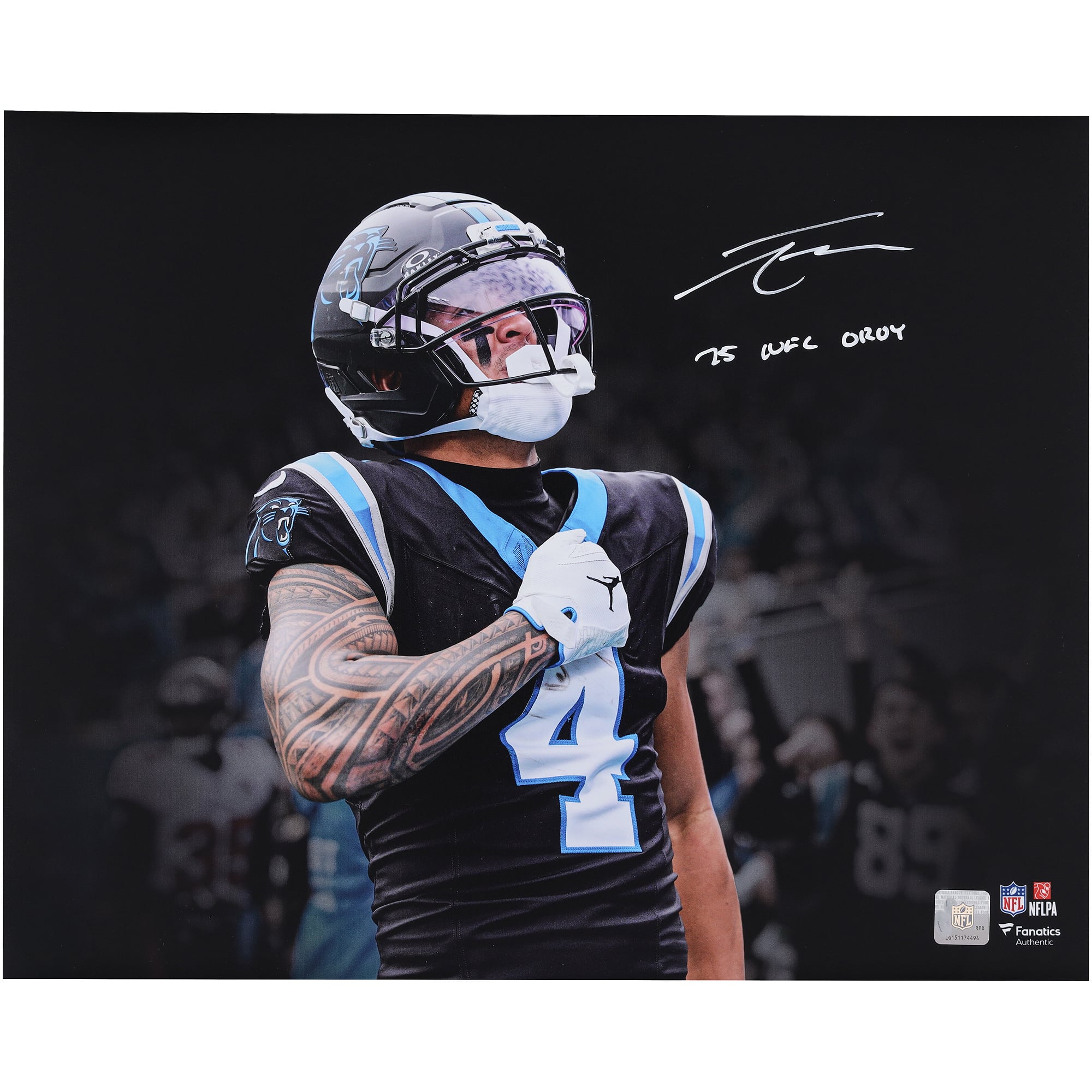 Photo dédicacée de Tetairoa McMillan, joueur des Panthers de la Caroline, format 40 x 50 cm, avec inscription « 25e meilleur joueur de la NFL ».