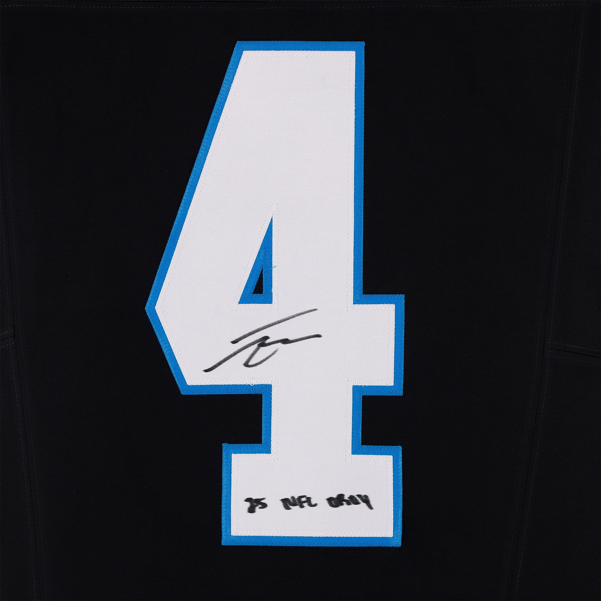 Maillot Nike Vapor F.U.S.E. noir en édition limitée, autographié par Tetairoa McMillan des Panthers de la Caroline, avec inscription « 25 NFL OROY ».