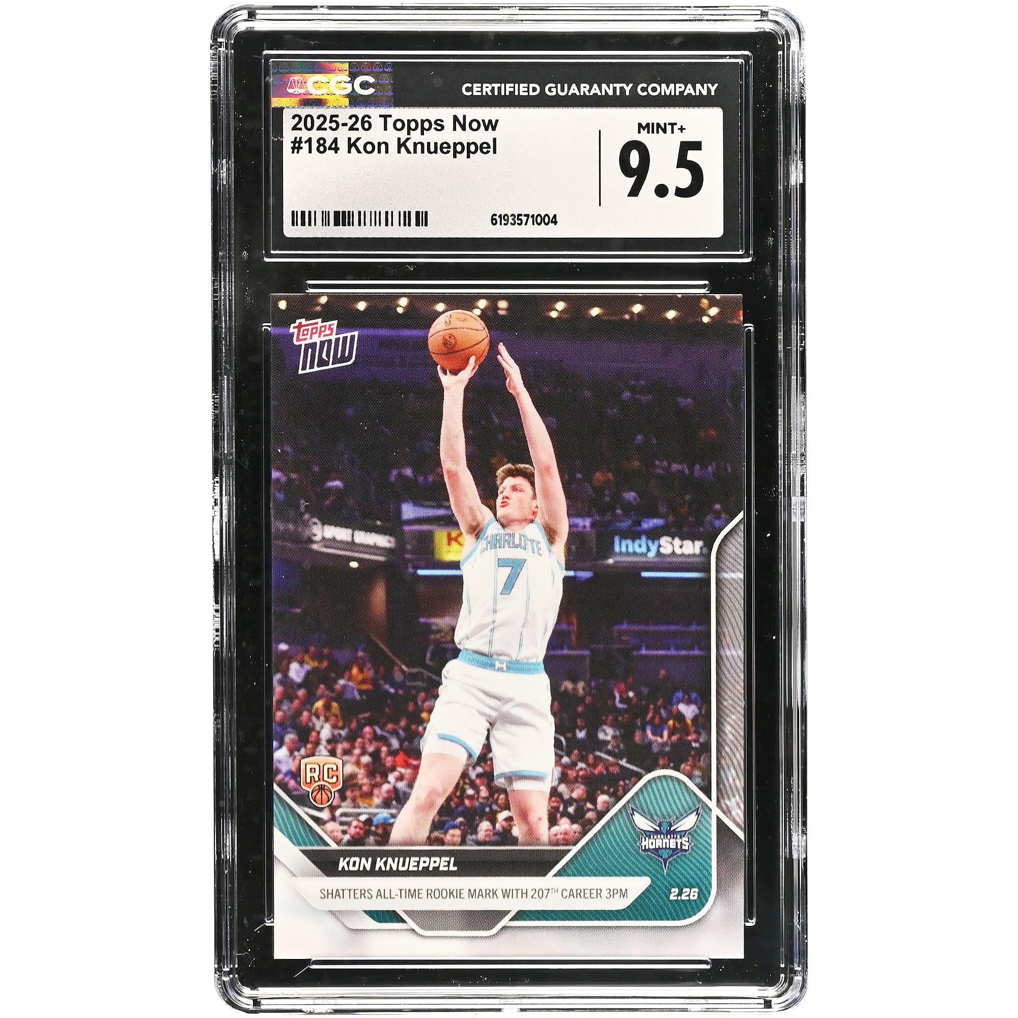 Kon Knueppel, Charlotte Hornets 2025-26 Topps Now : pulvérise le record absolu des recrues avec son 207e tir à trois points en carrière (n° 184), carte de recrue authentifiée CGC 9.5